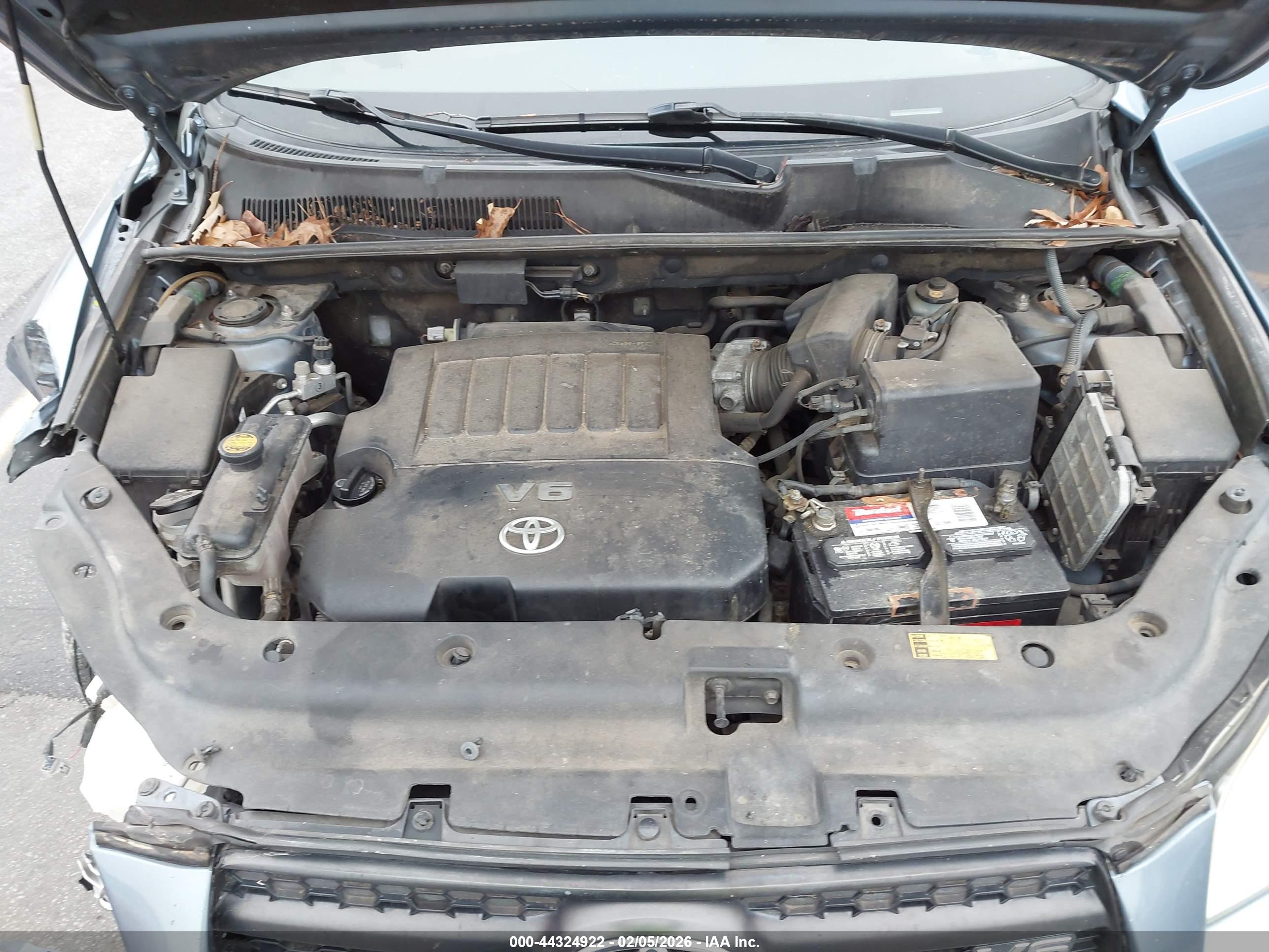 TOYOTA RAV4 image 10