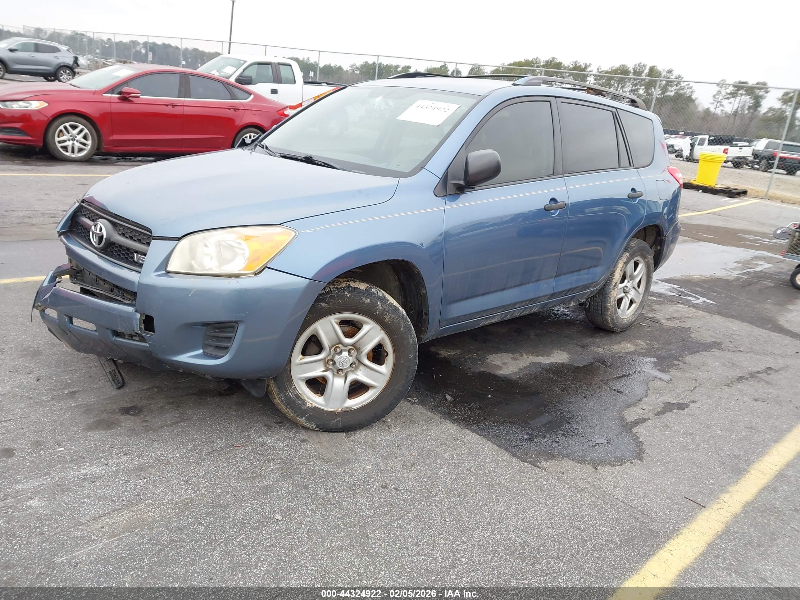 TOYOTA RAV4 image 2