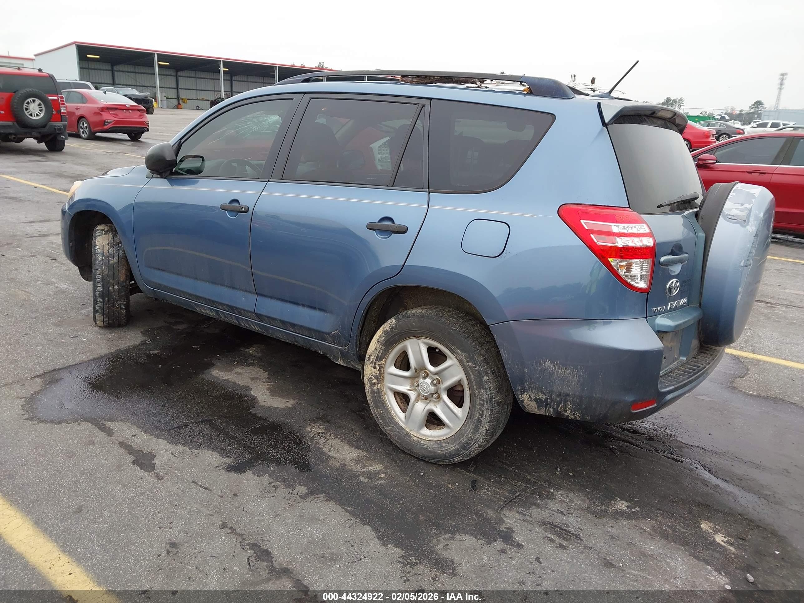 TOYOTA RAV4 image 3