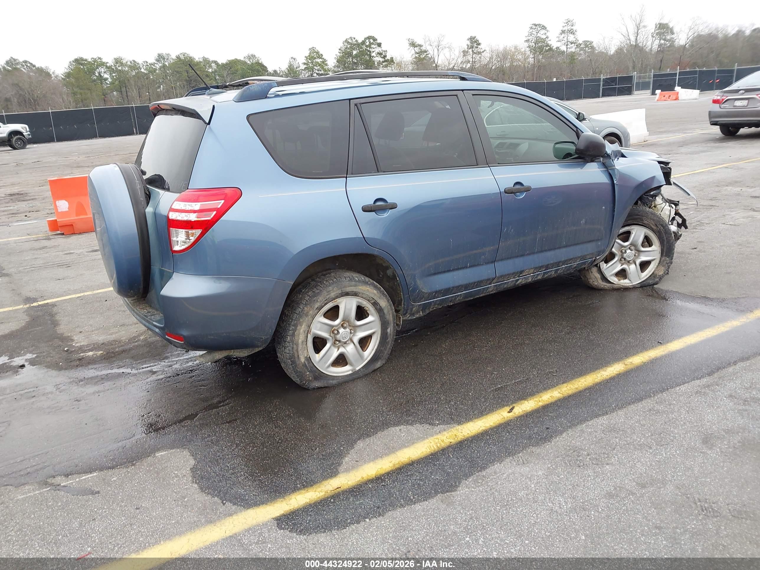 TOYOTA RAV4 image 4