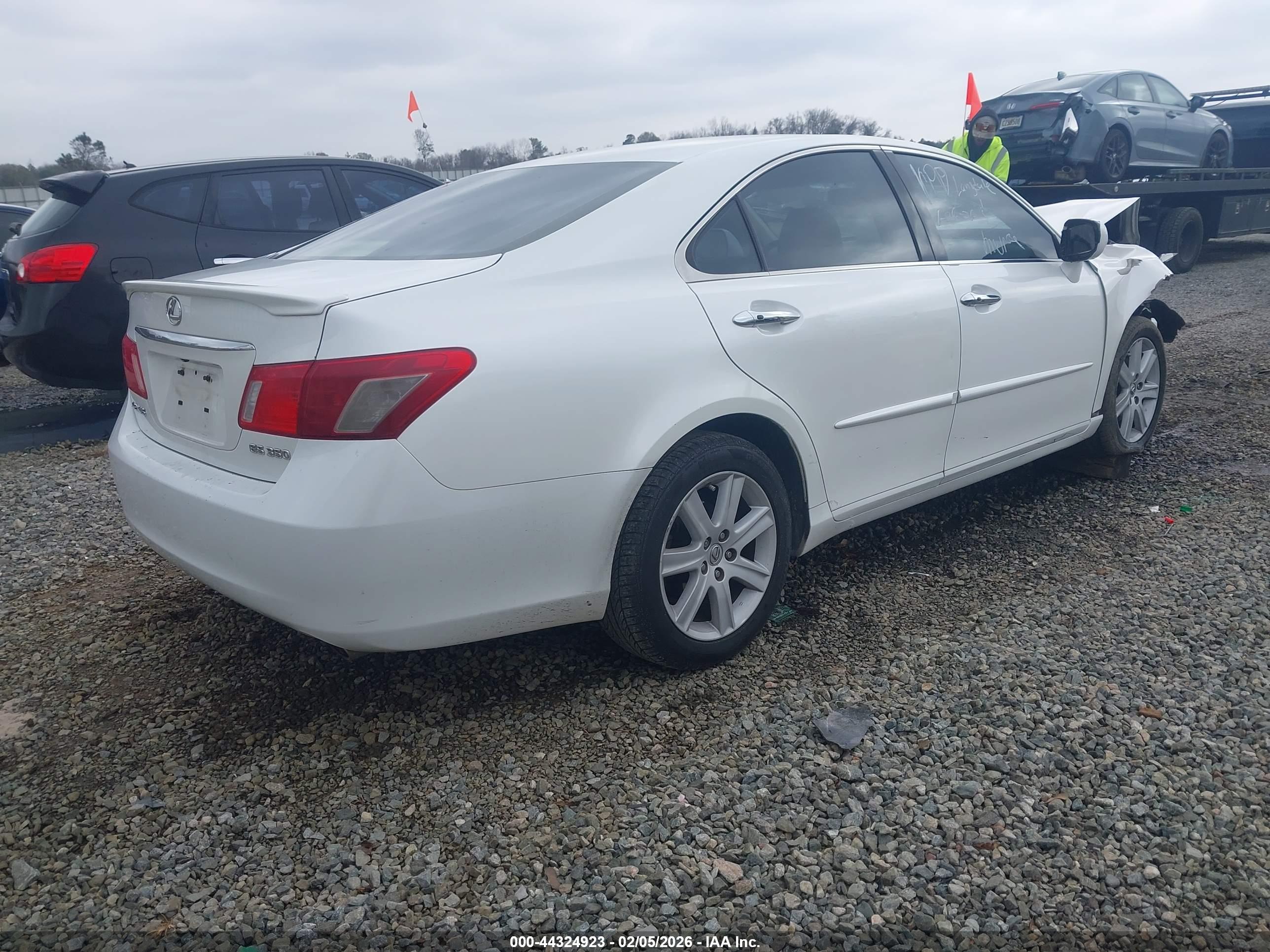 LEXUS ES image 4