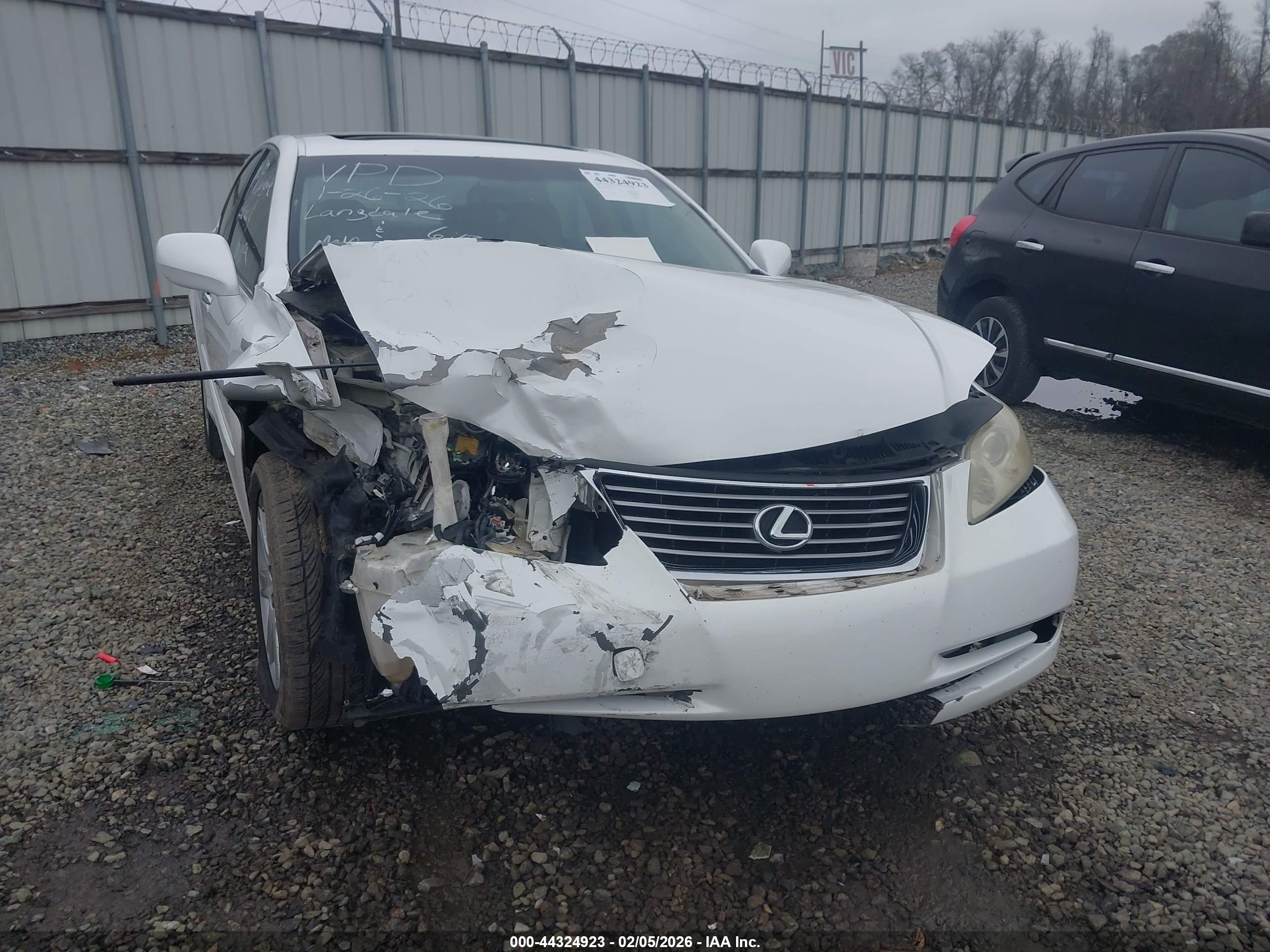 LEXUS ES image 6