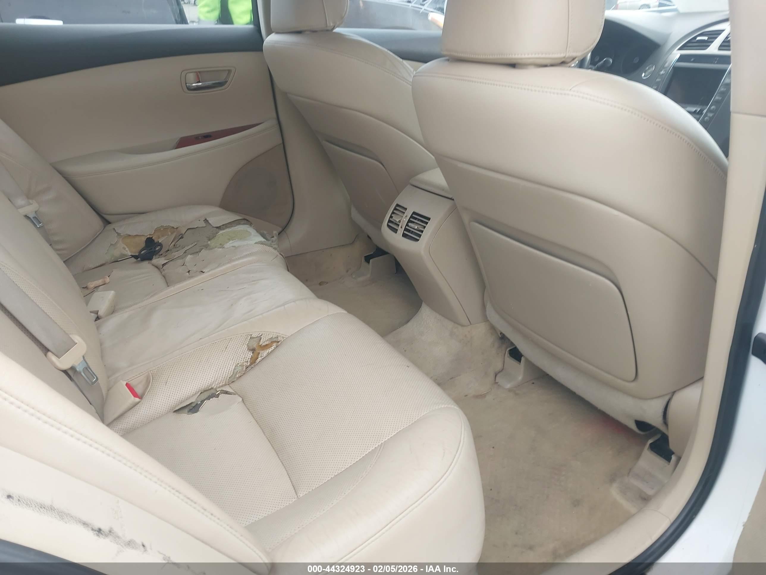 LEXUS ES image 8
