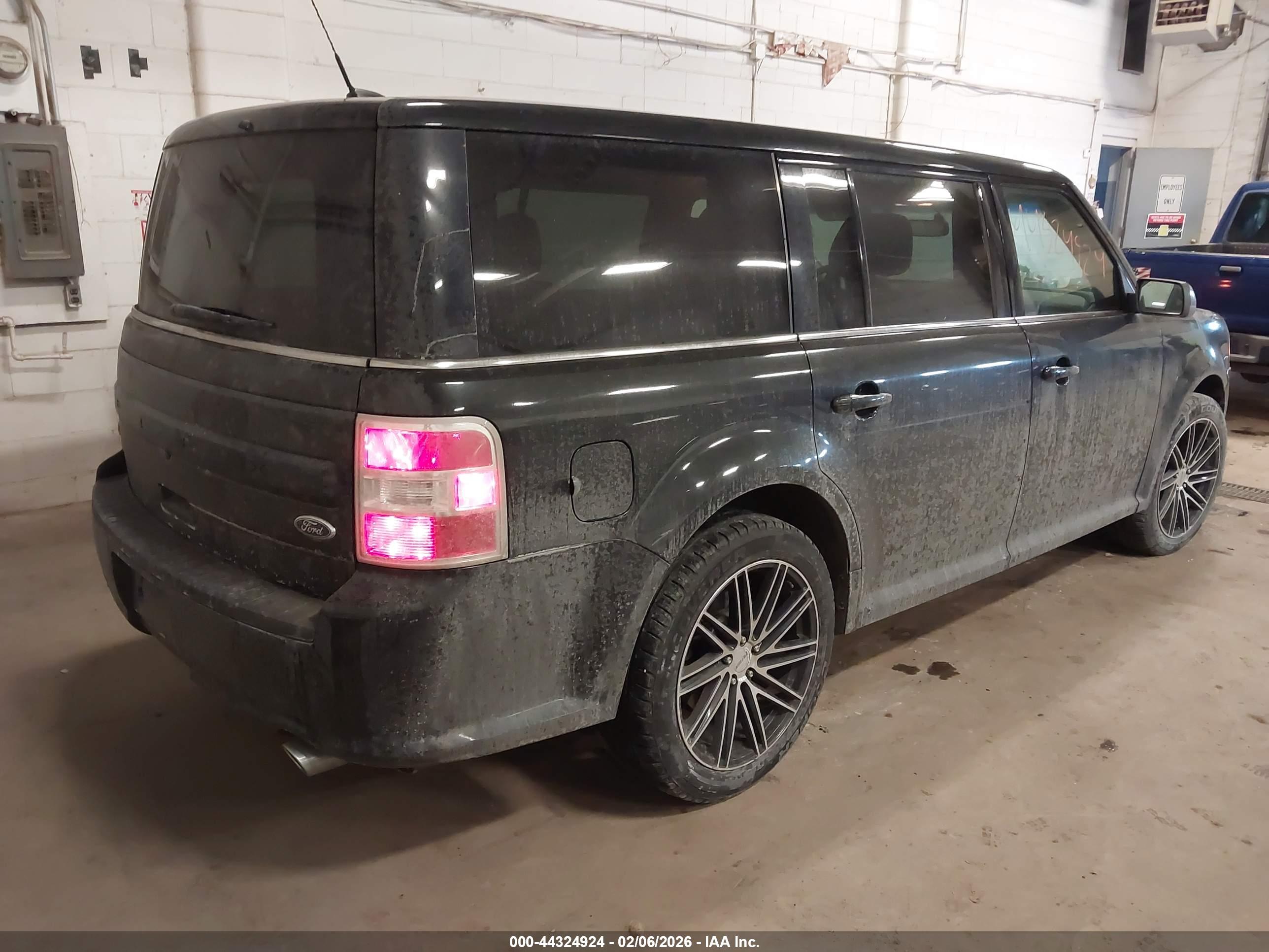 FORD FLEX image 4