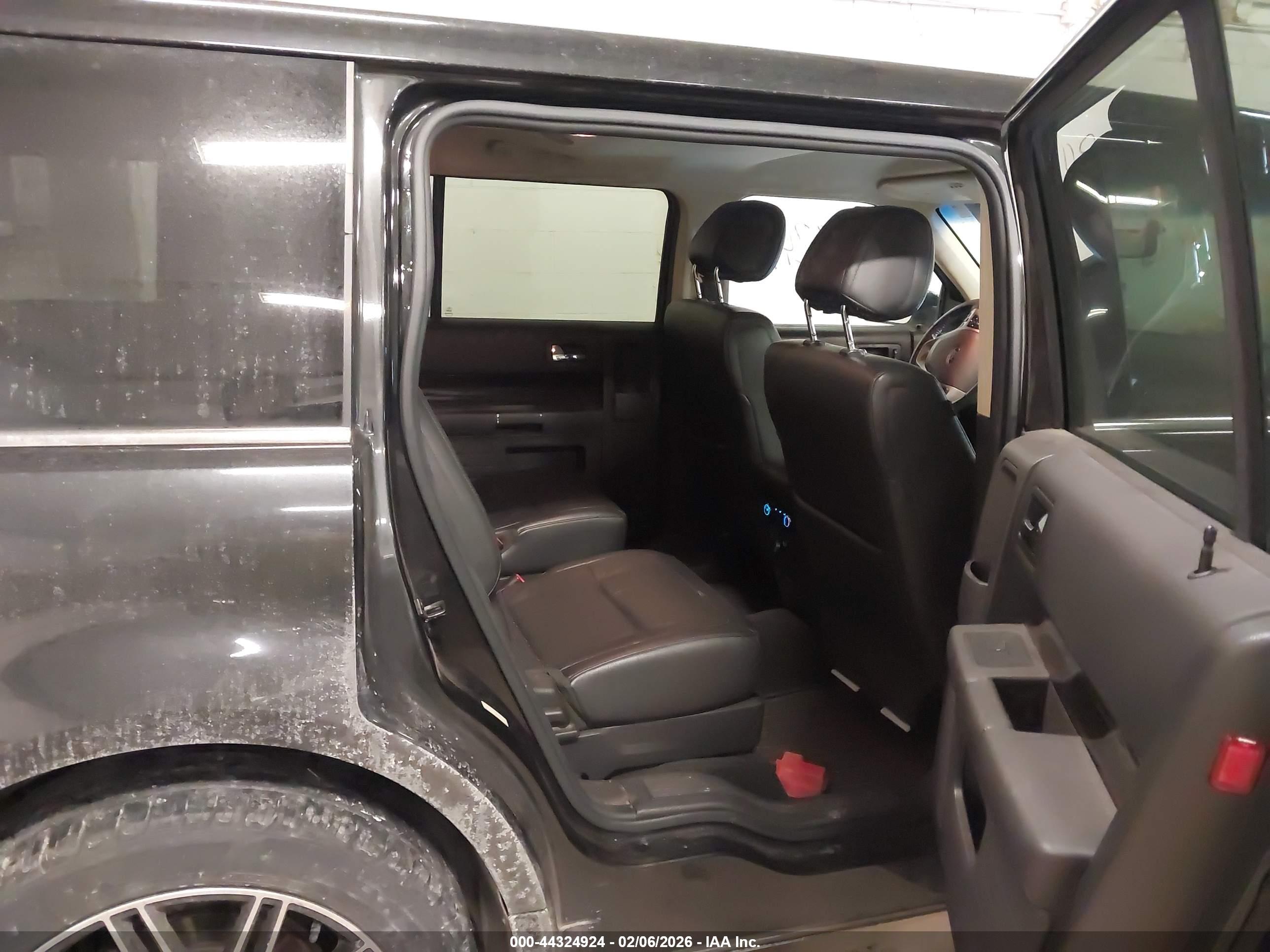 FORD FLEX image 8