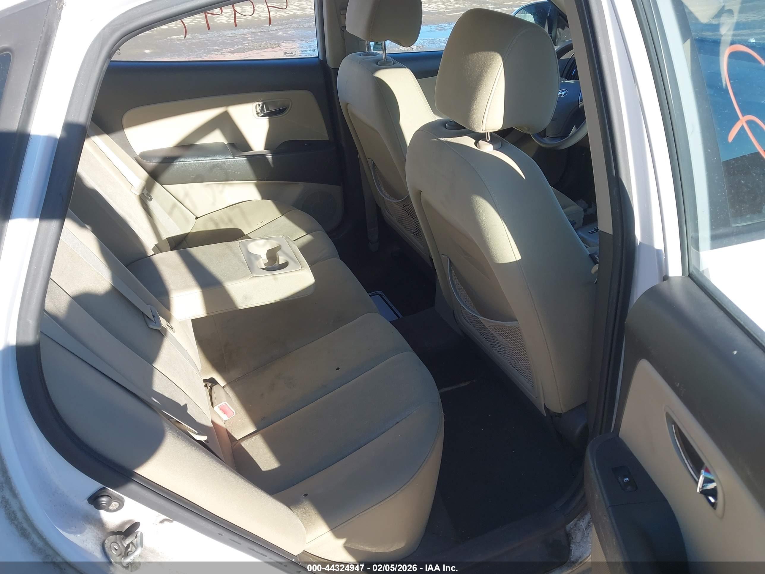 HYUNDAI ELANTRA image 8