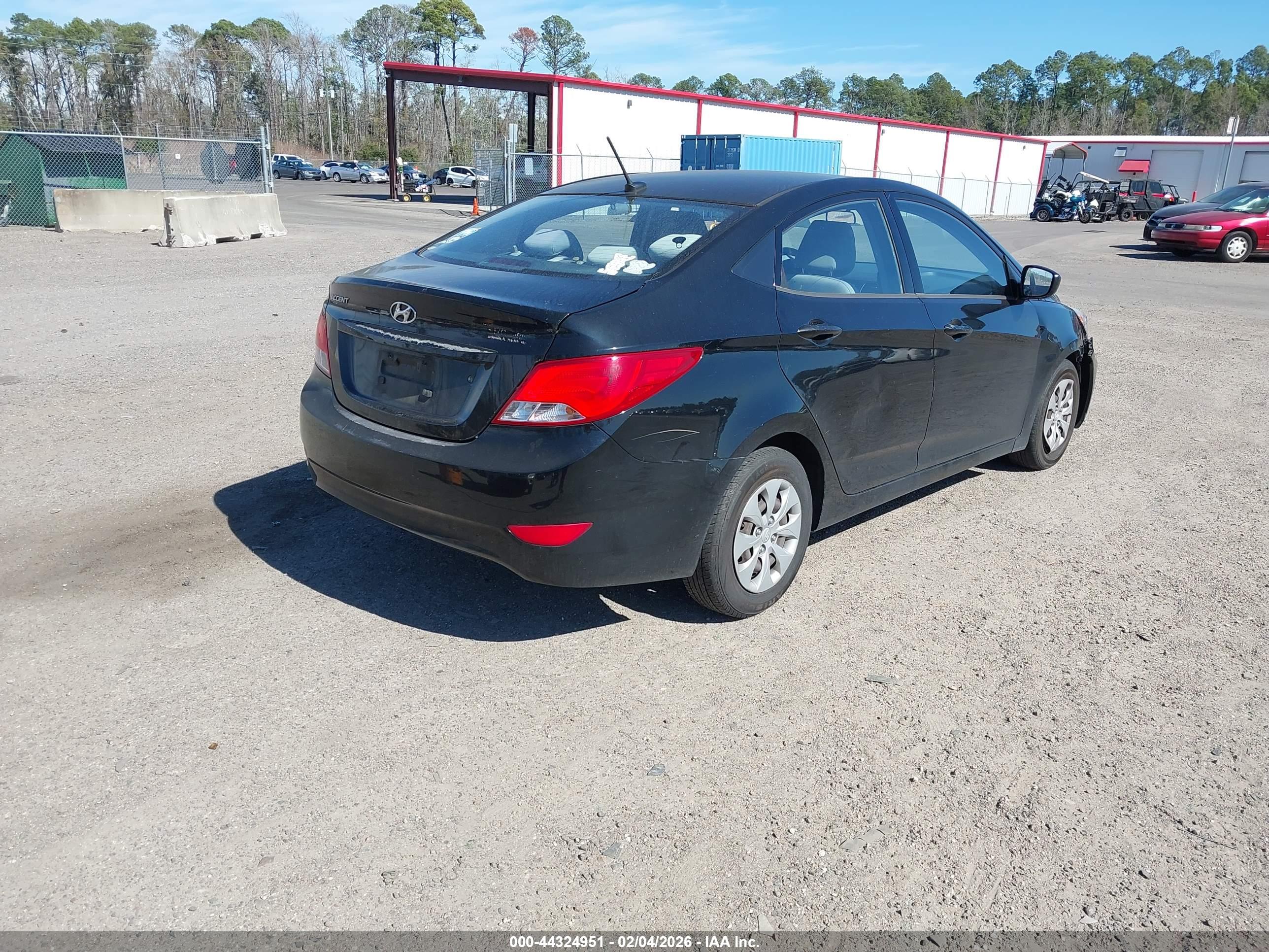 HYUNDAI ACCENT image 4