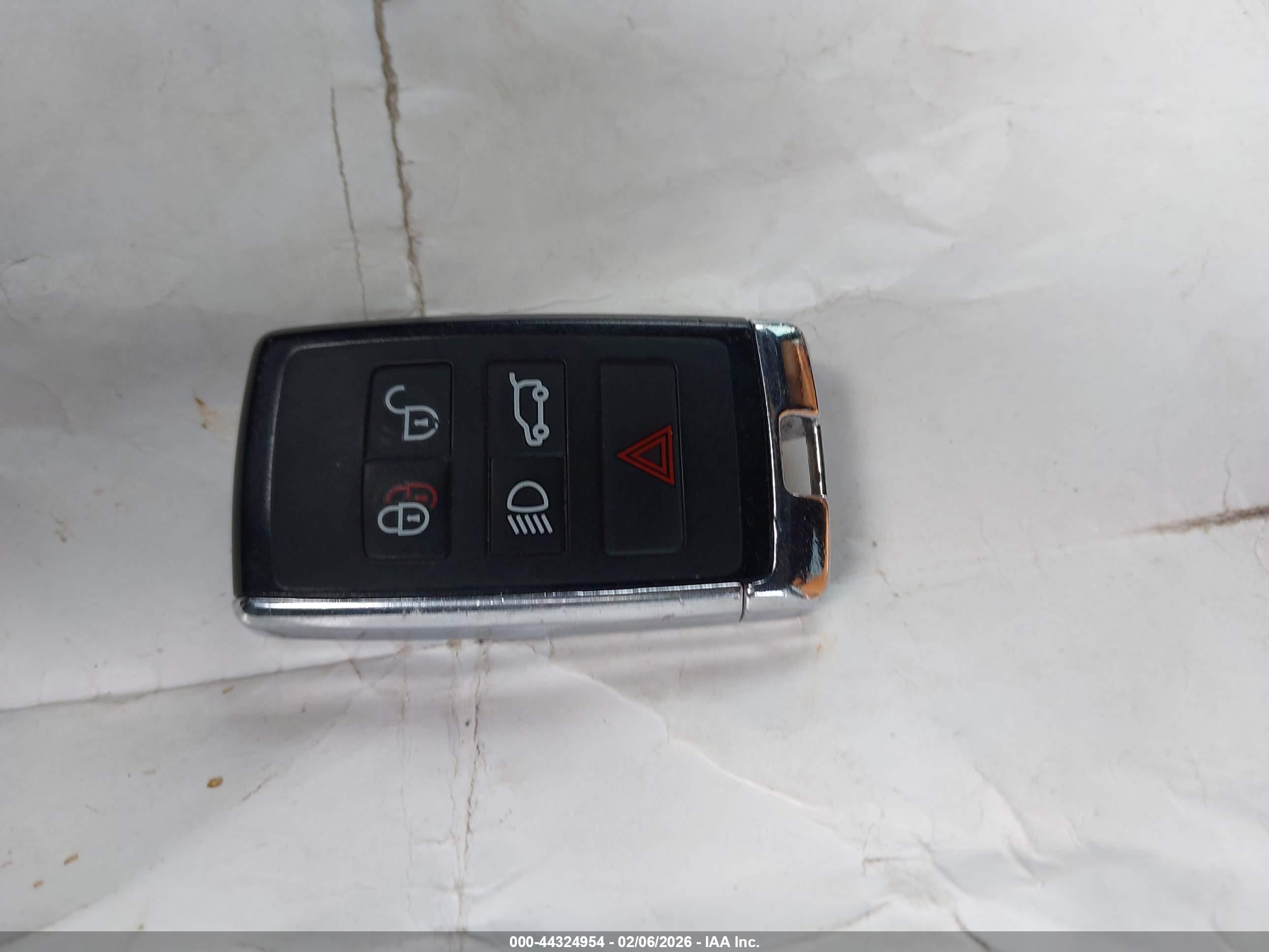 LAND ROVER image 11
