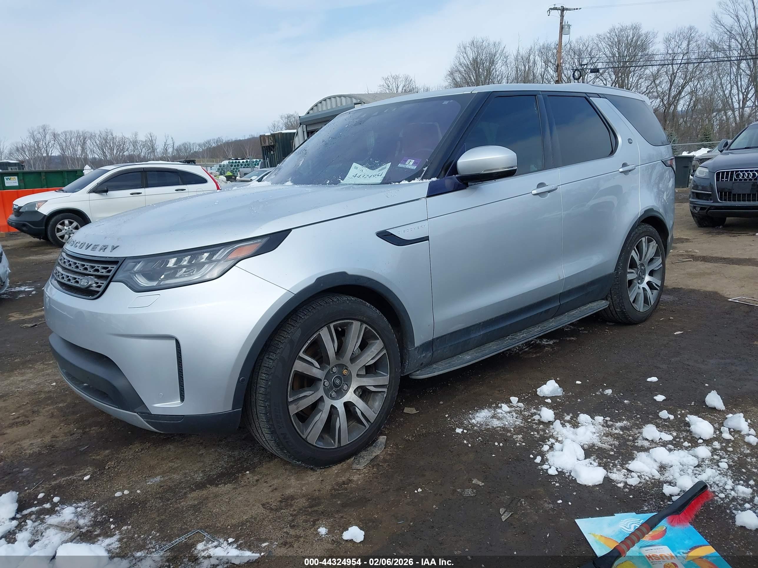 LAND ROVER image 2