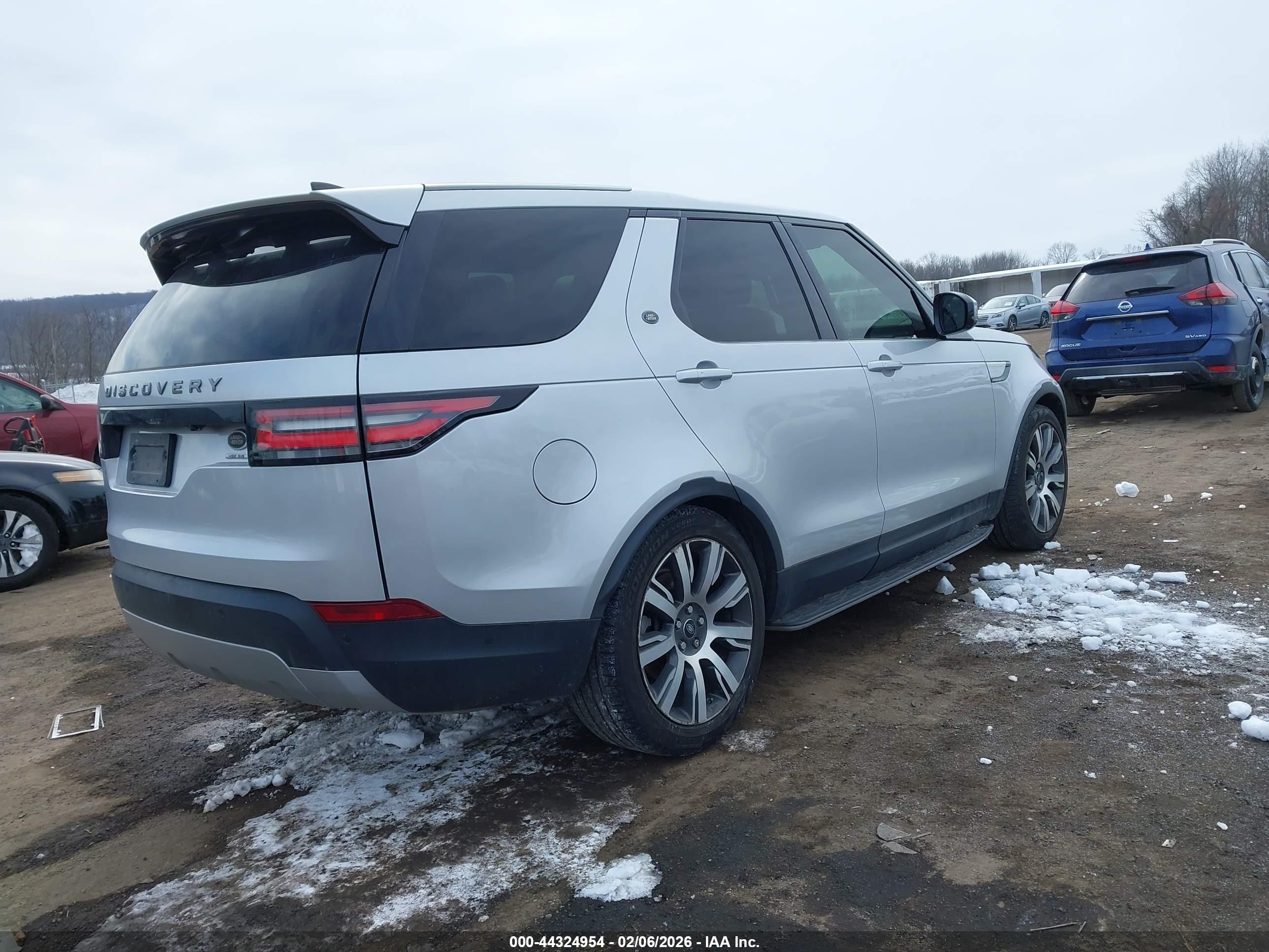 LAND ROVER image 4