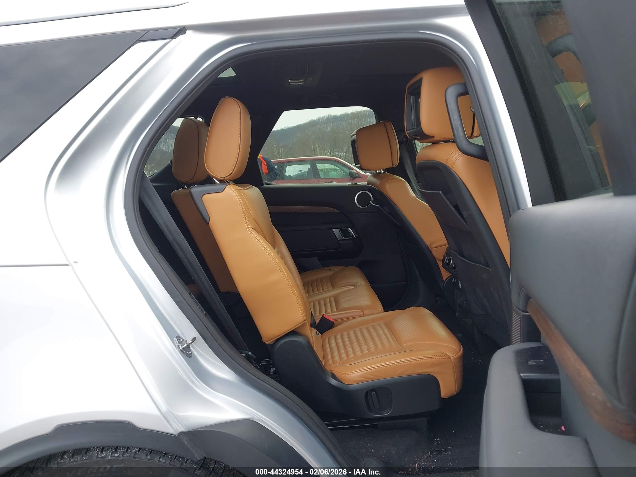 LAND ROVER image 8