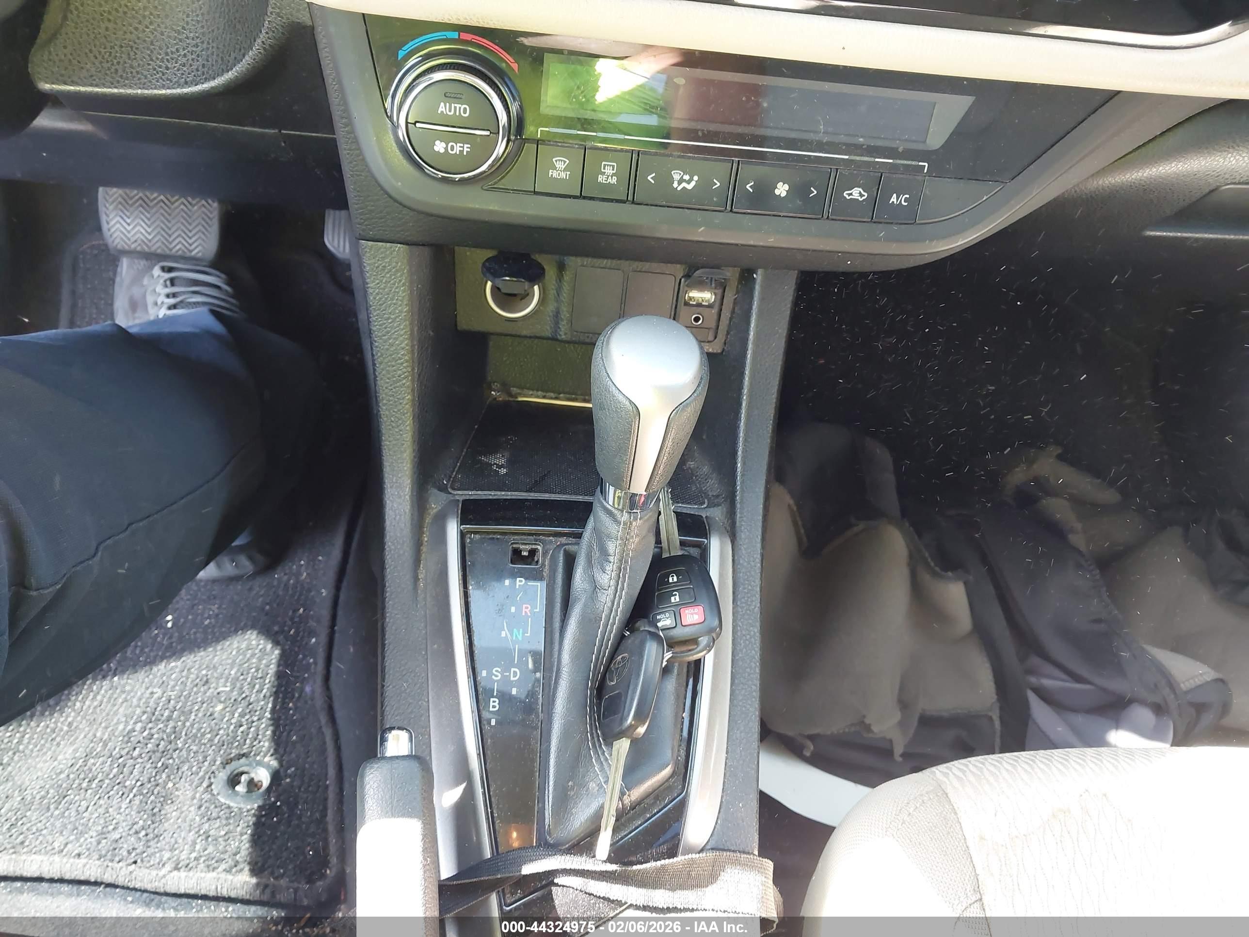 TOYOTA COROLLA image 11