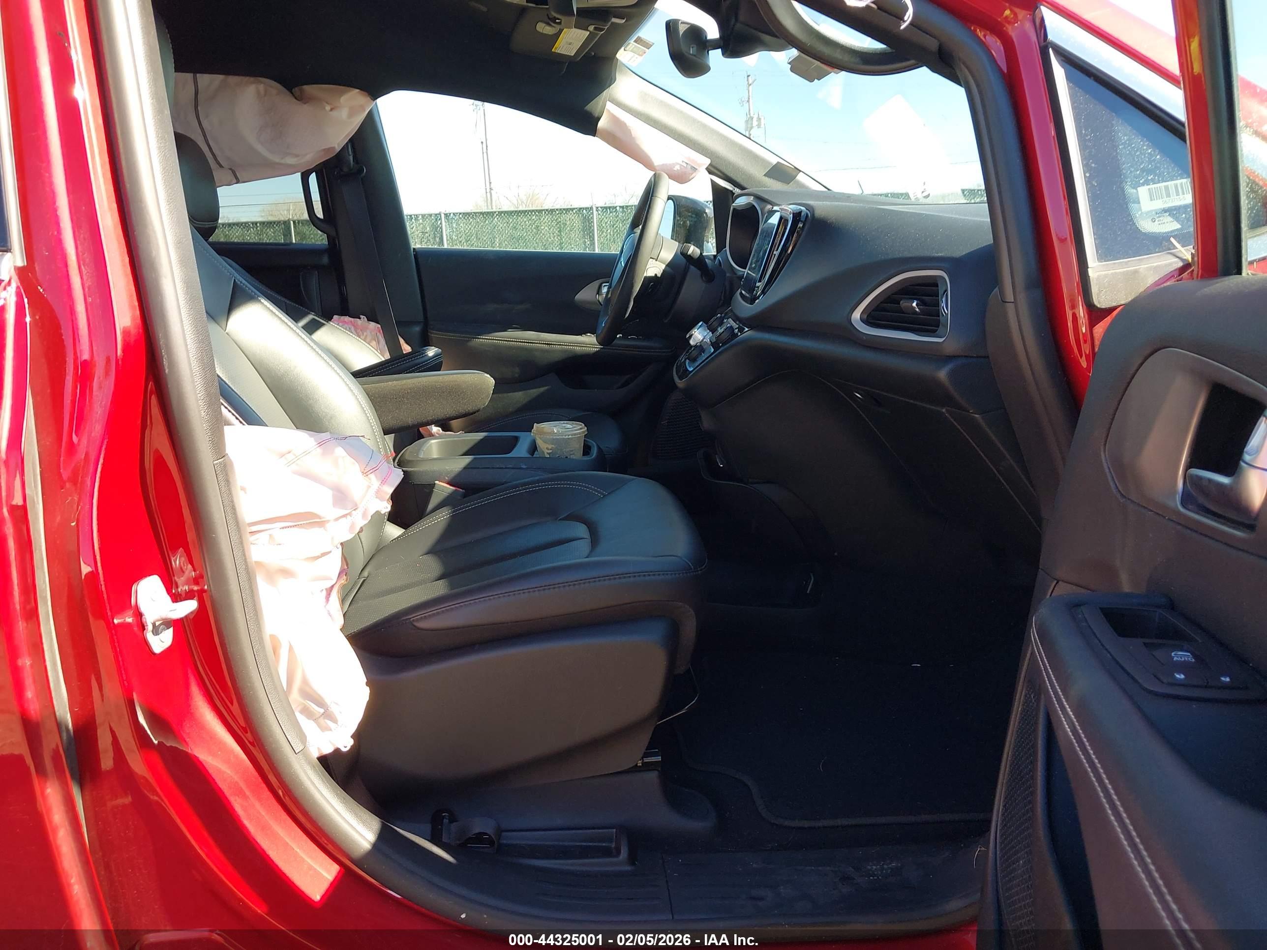 CHRYSLER PACIFICA image 5