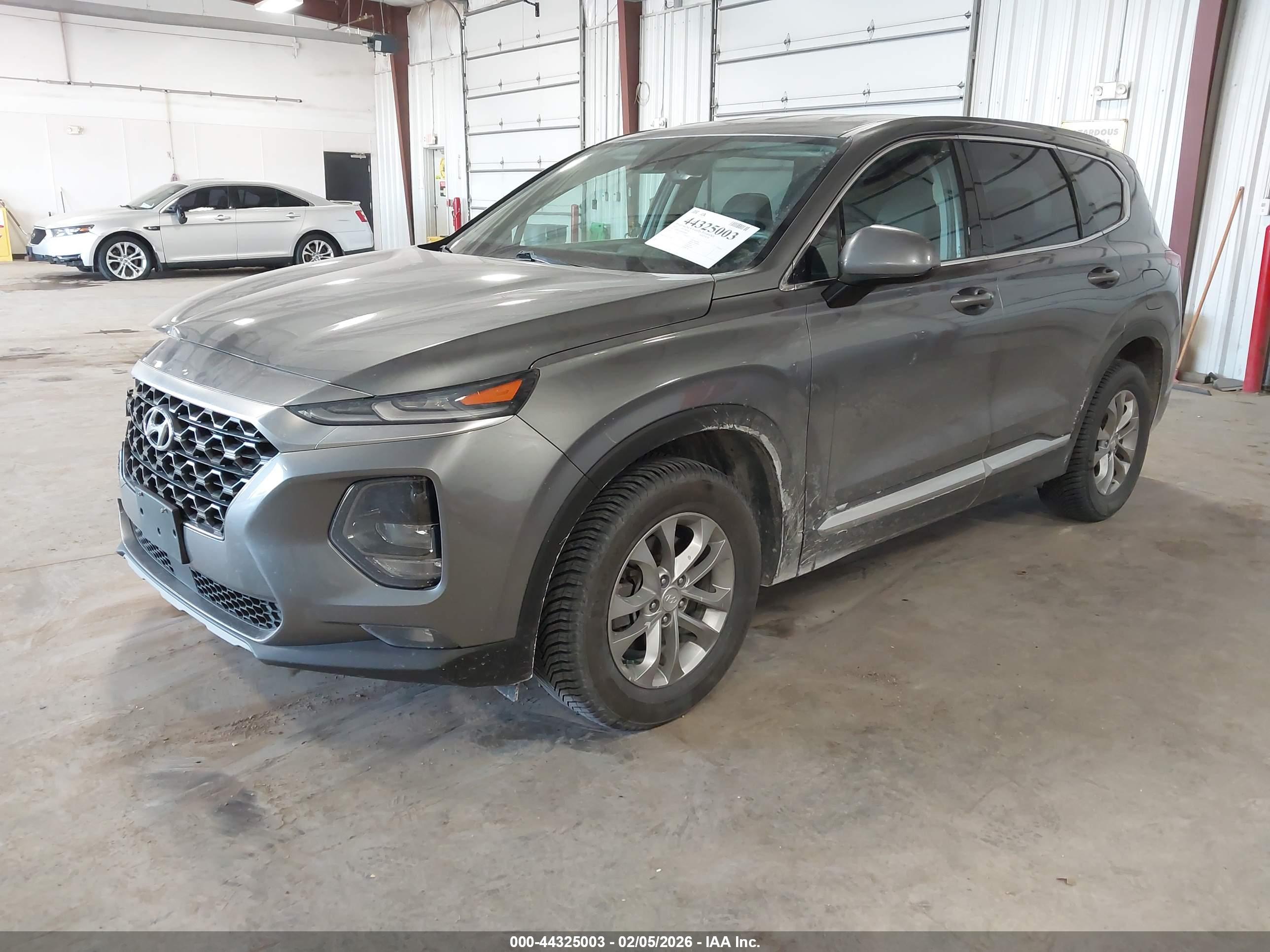 HYUNDAI SANTA image 2