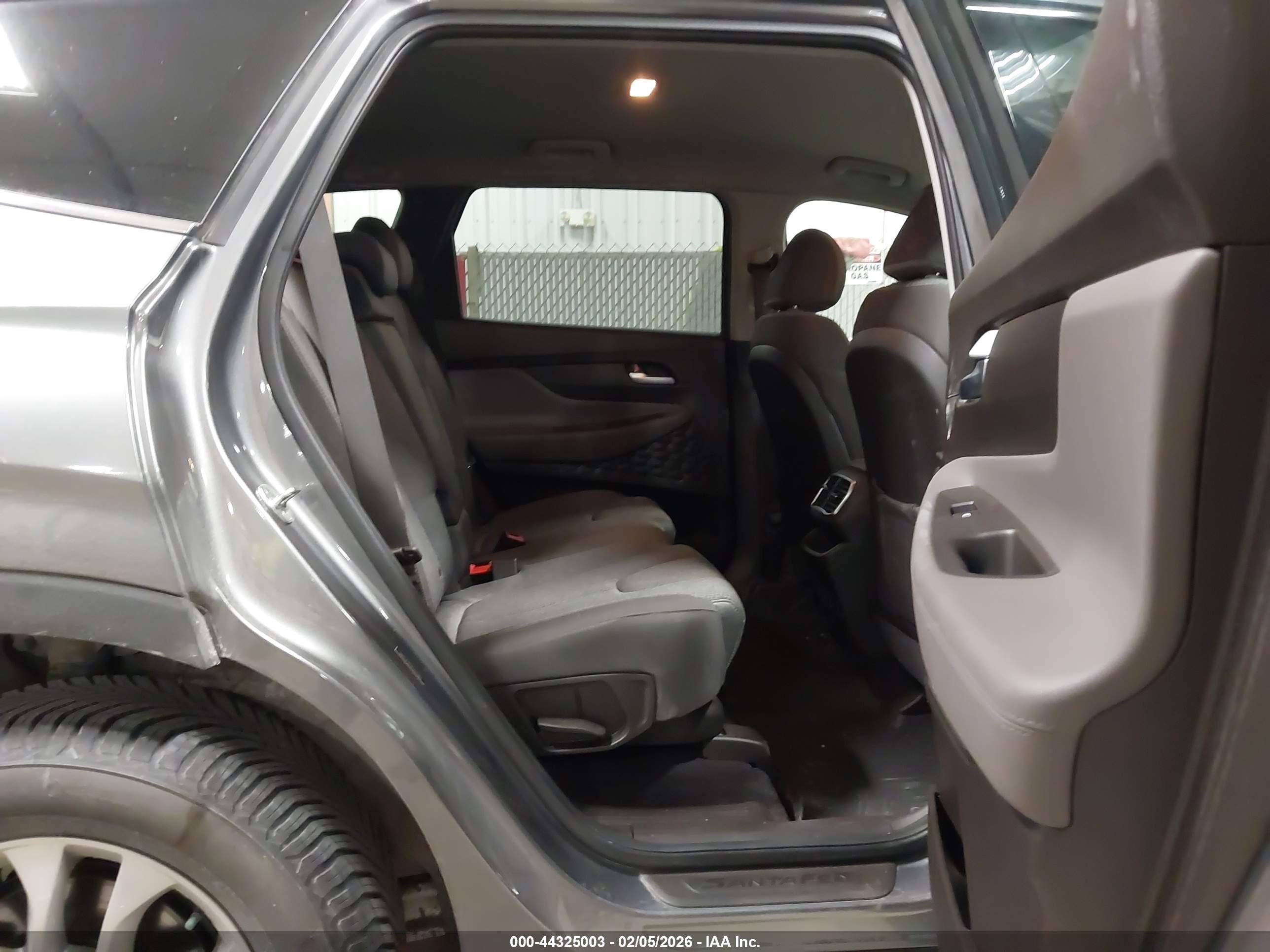 HYUNDAI SANTA image 8