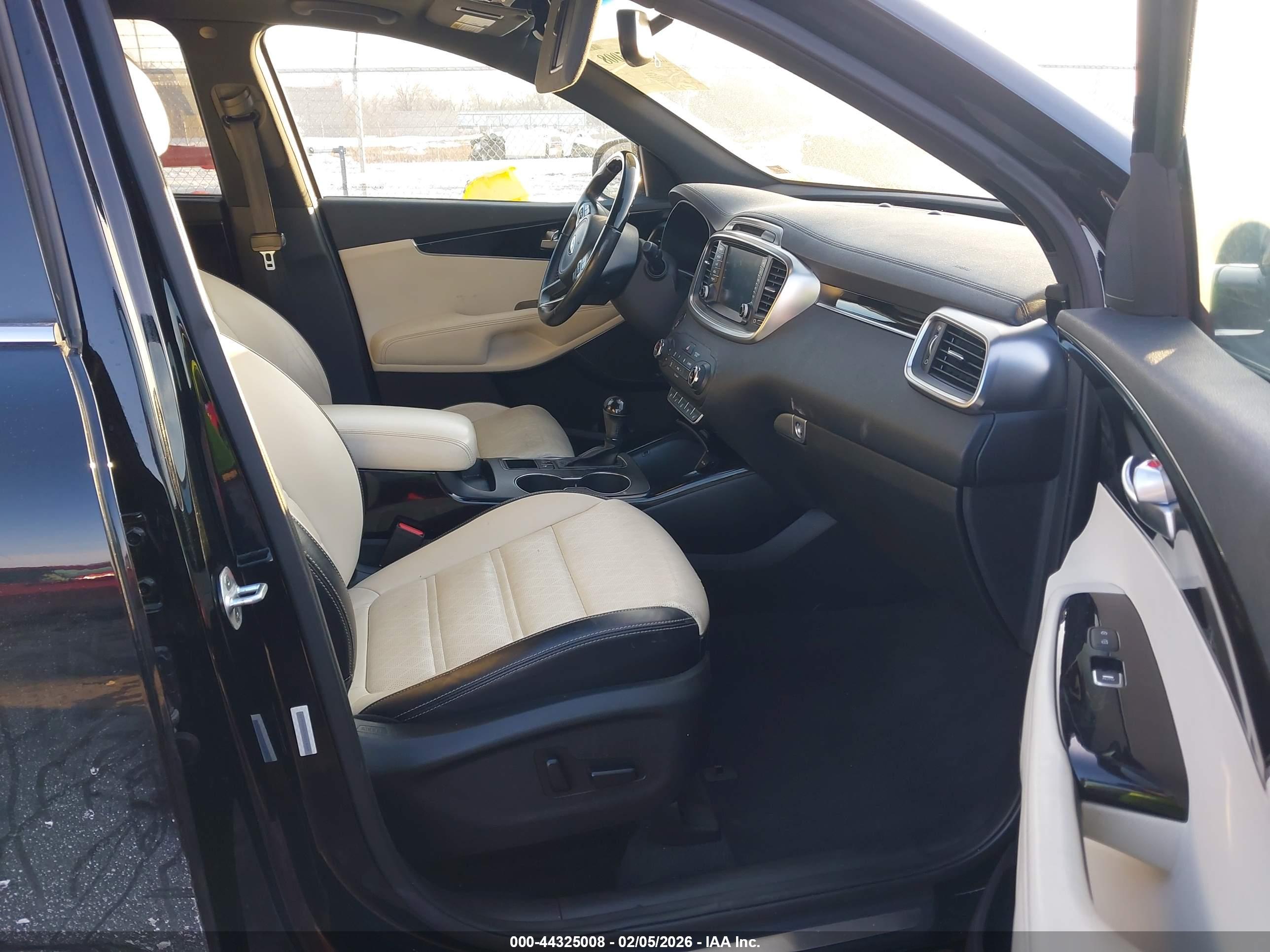KIA SORENTO image 5