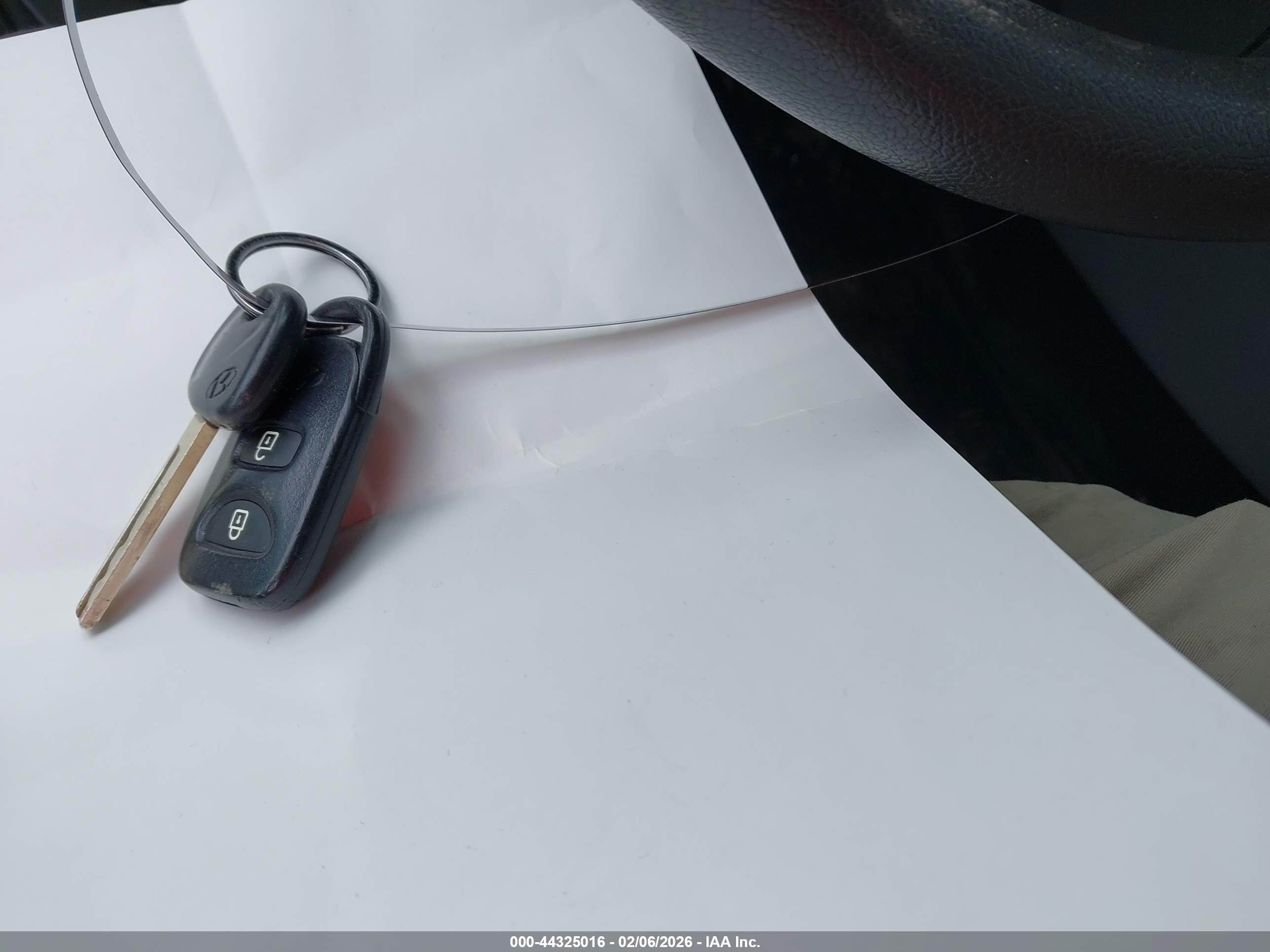 HYUNDAI ACCENT image 11