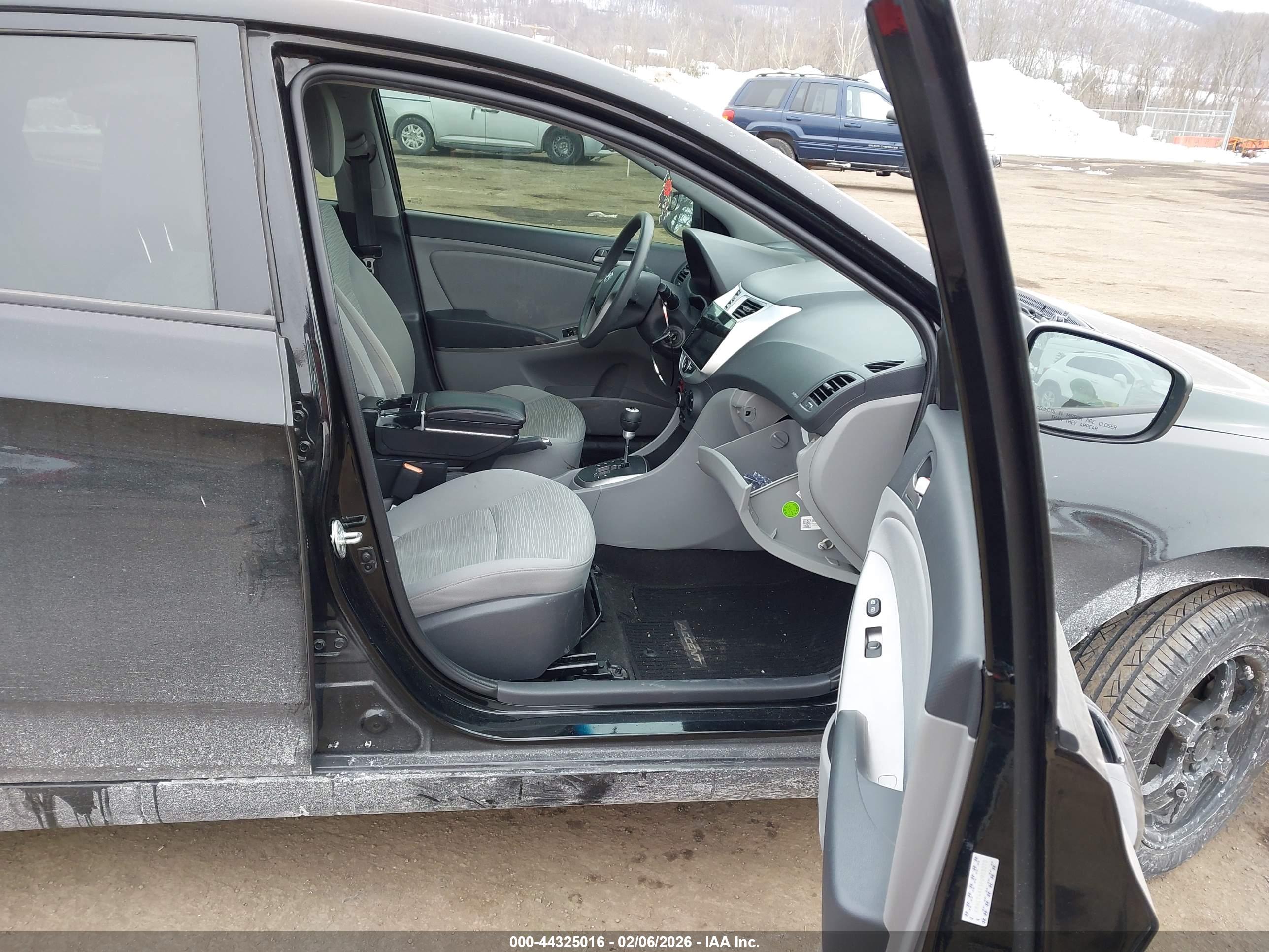 HYUNDAI ACCENT image 5