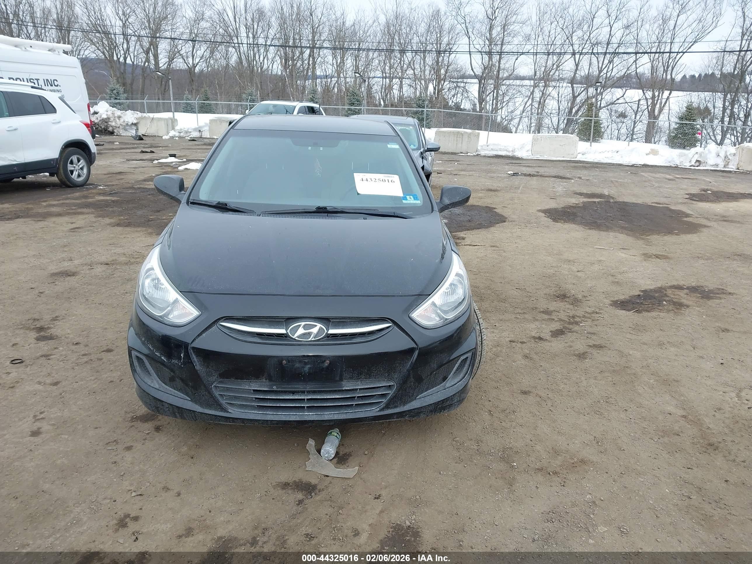 HYUNDAI ACCENT image 6