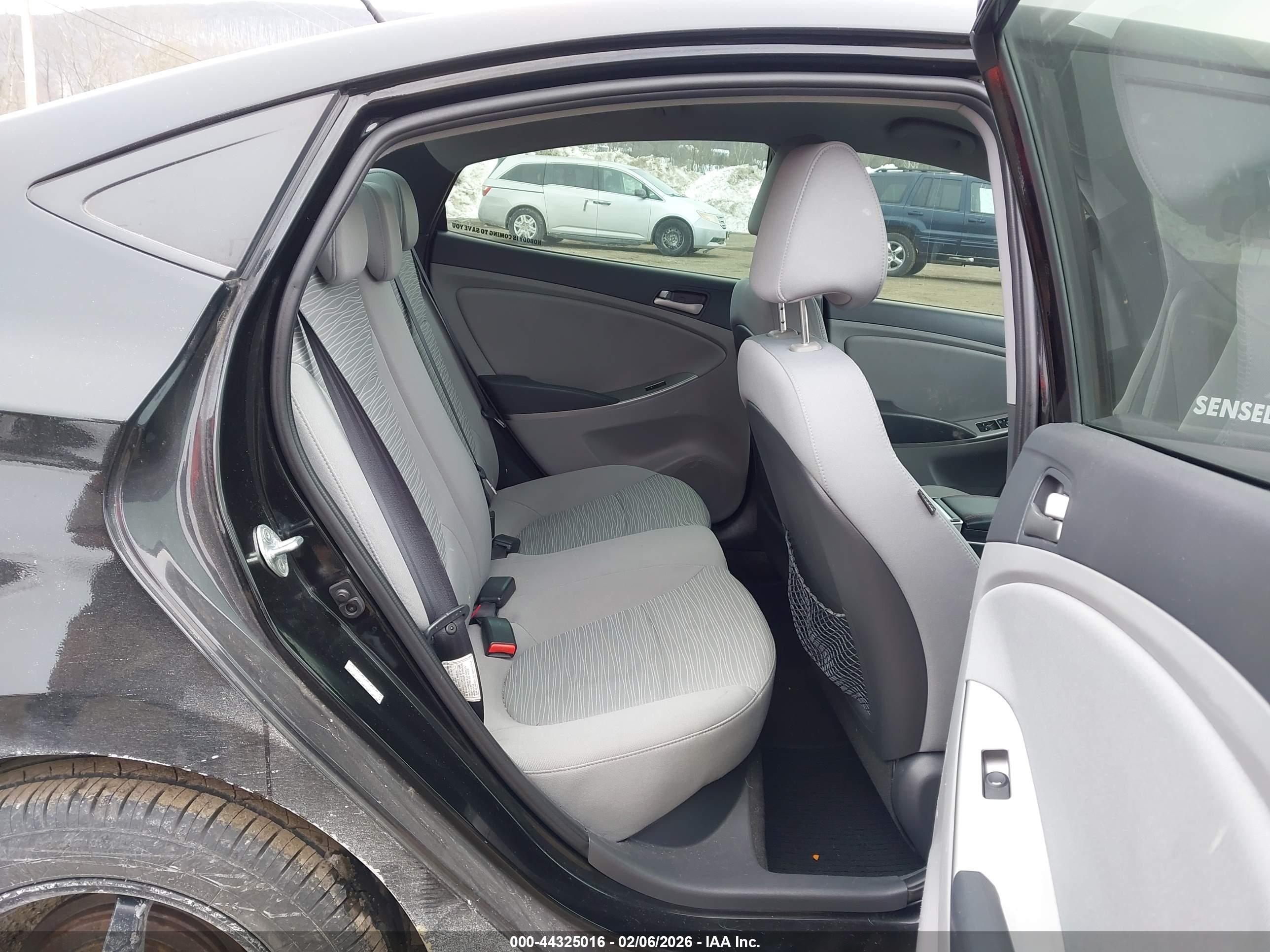HYUNDAI ACCENT image 8