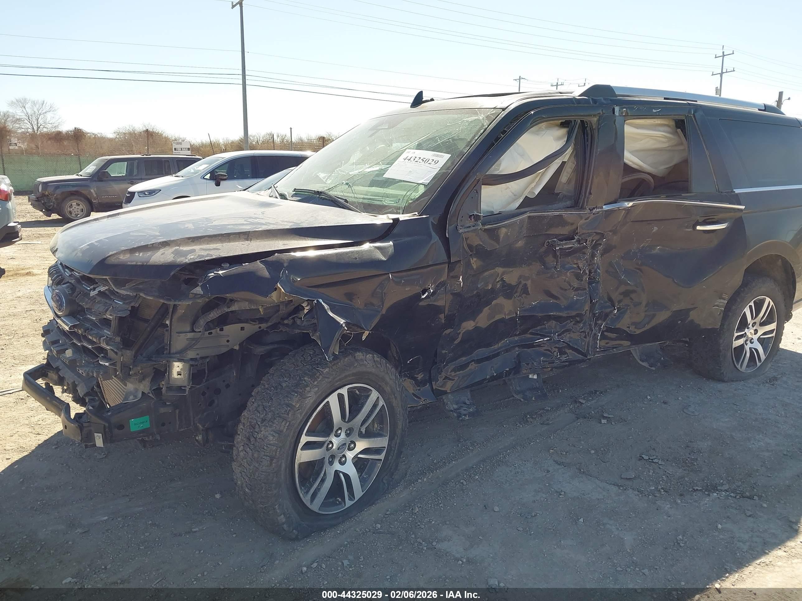FORD EXPEDITION image 6