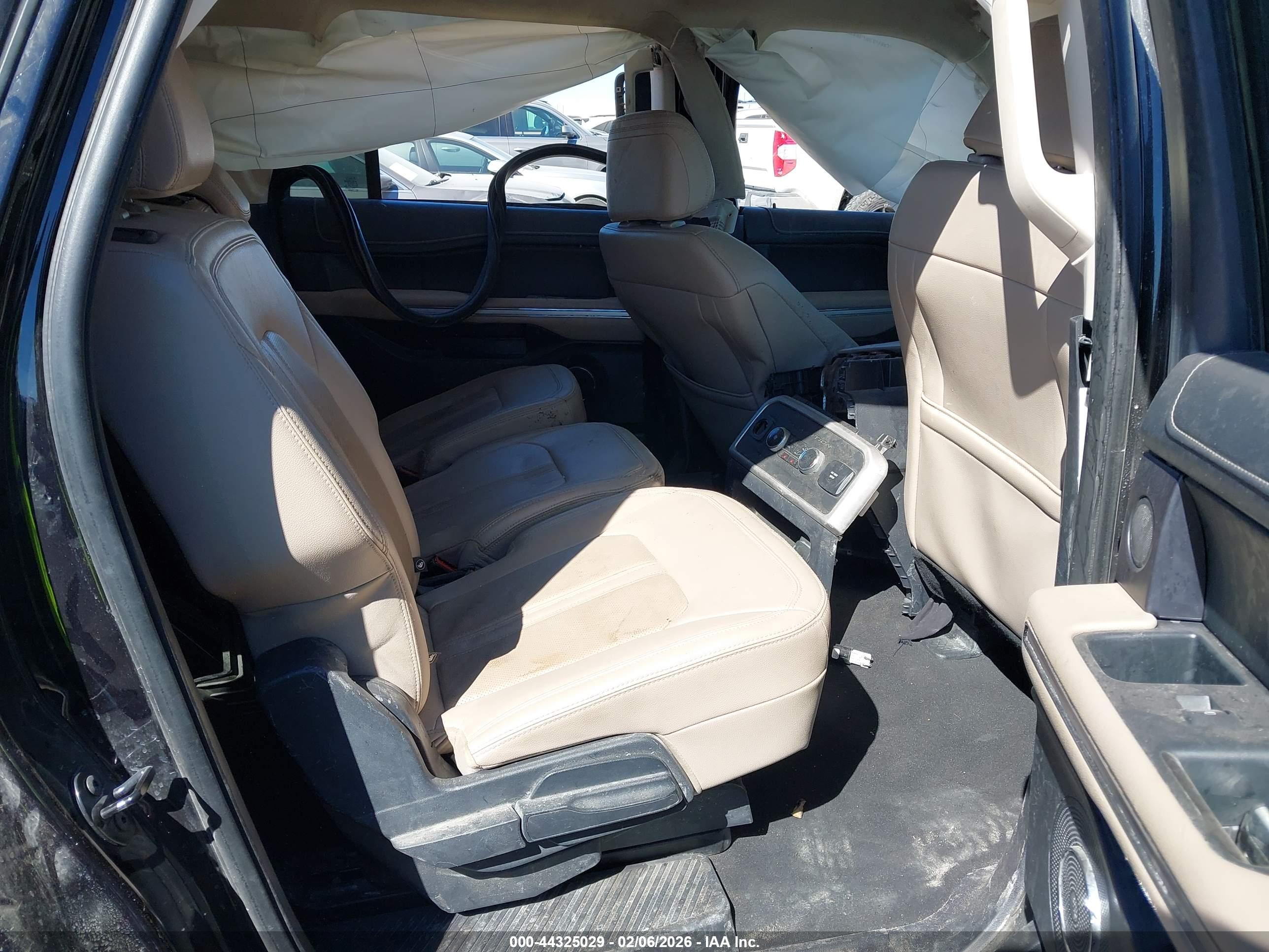 FORD EXPEDITION image 8