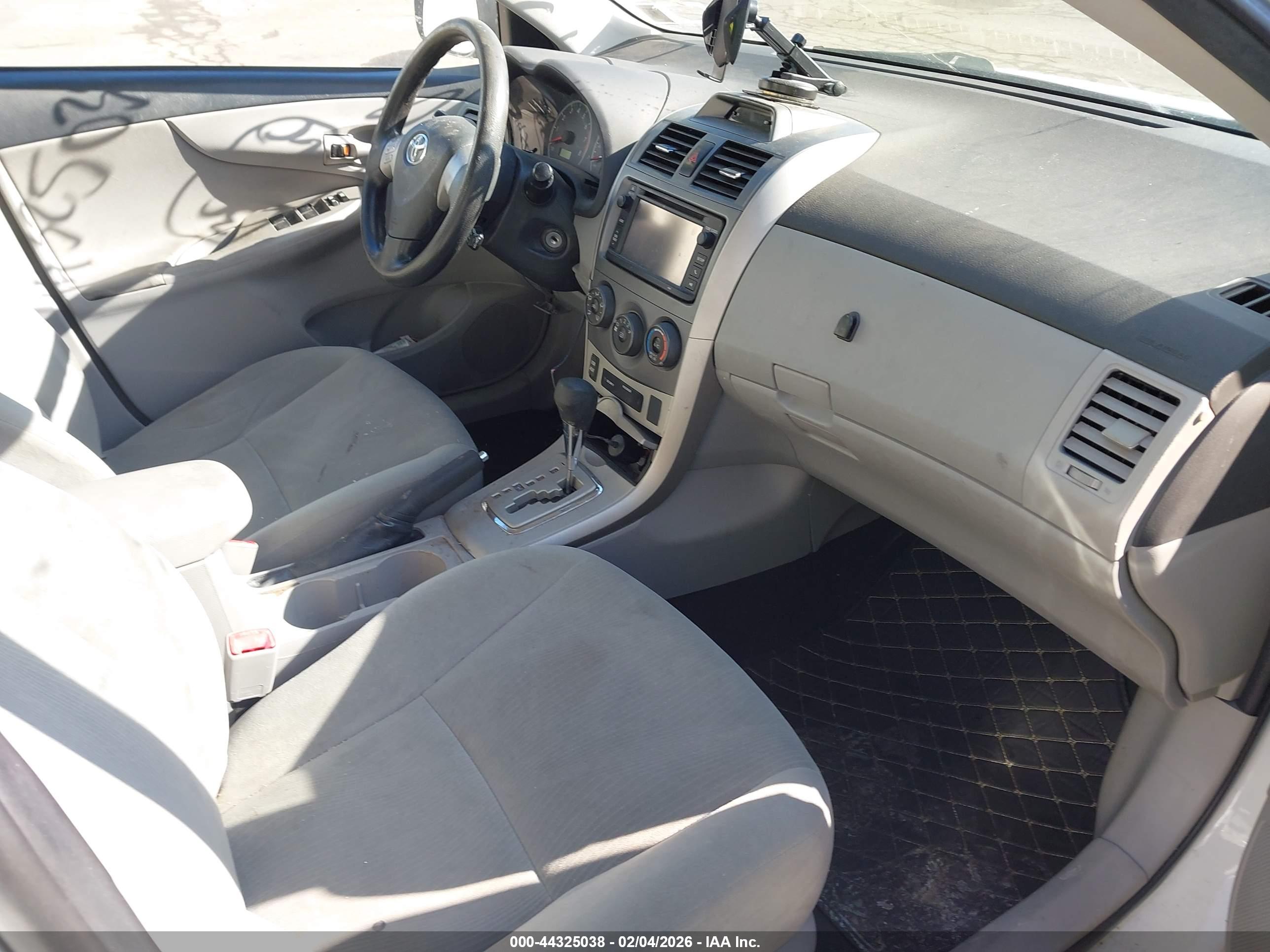 TOYOTA COROLLA image 5