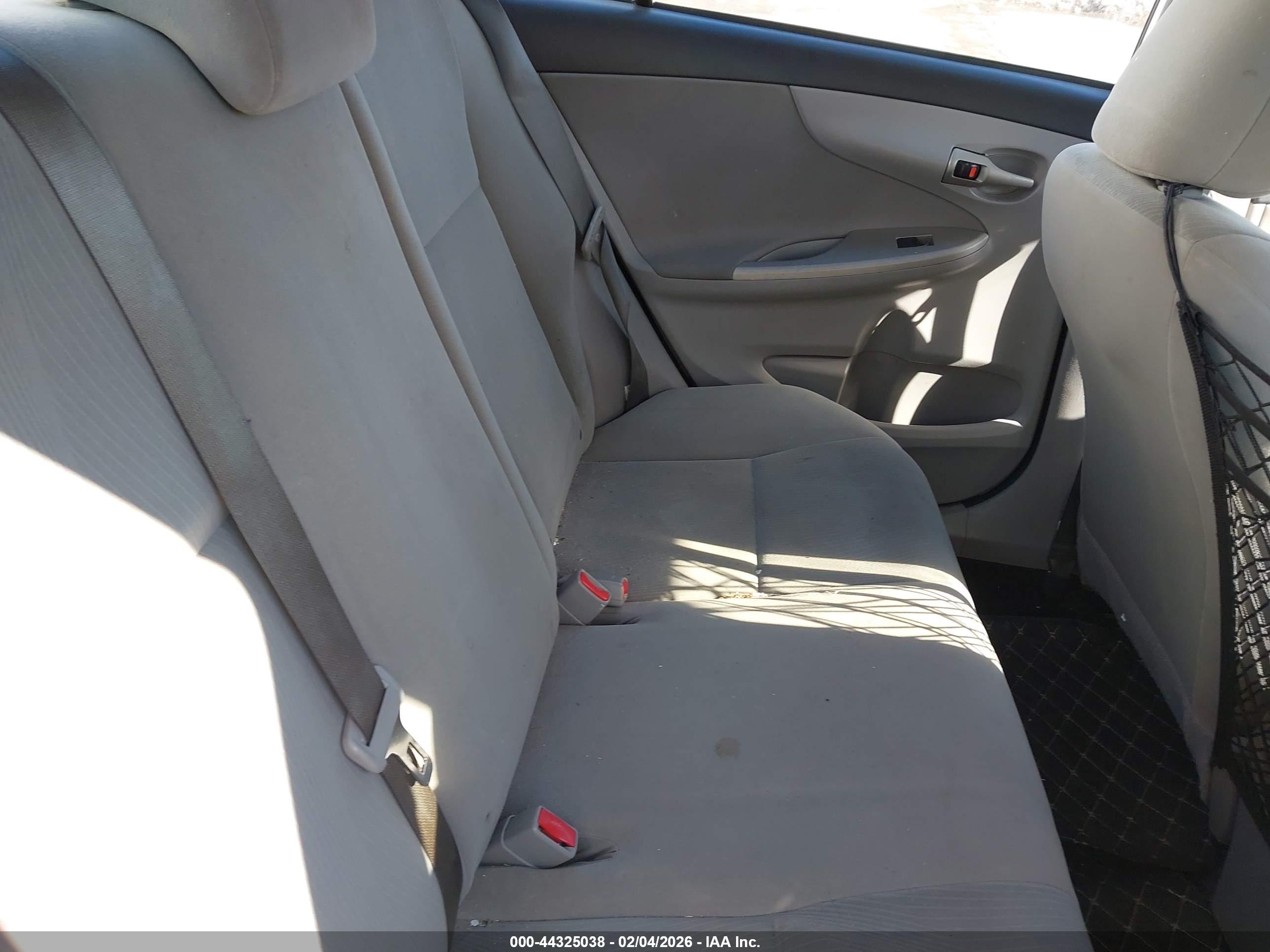 TOYOTA COROLLA image 8