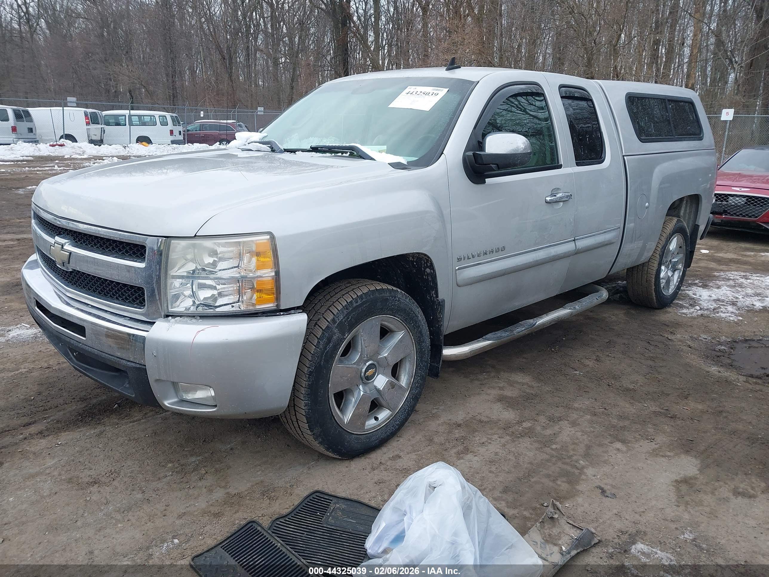 CHEVROLET SILVERADO image 2
