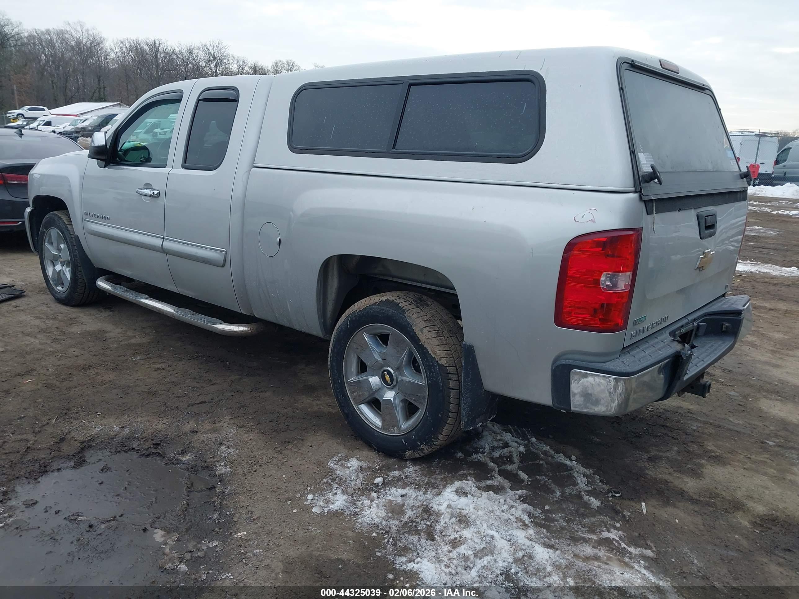 CHEVROLET SILVERADO image 3