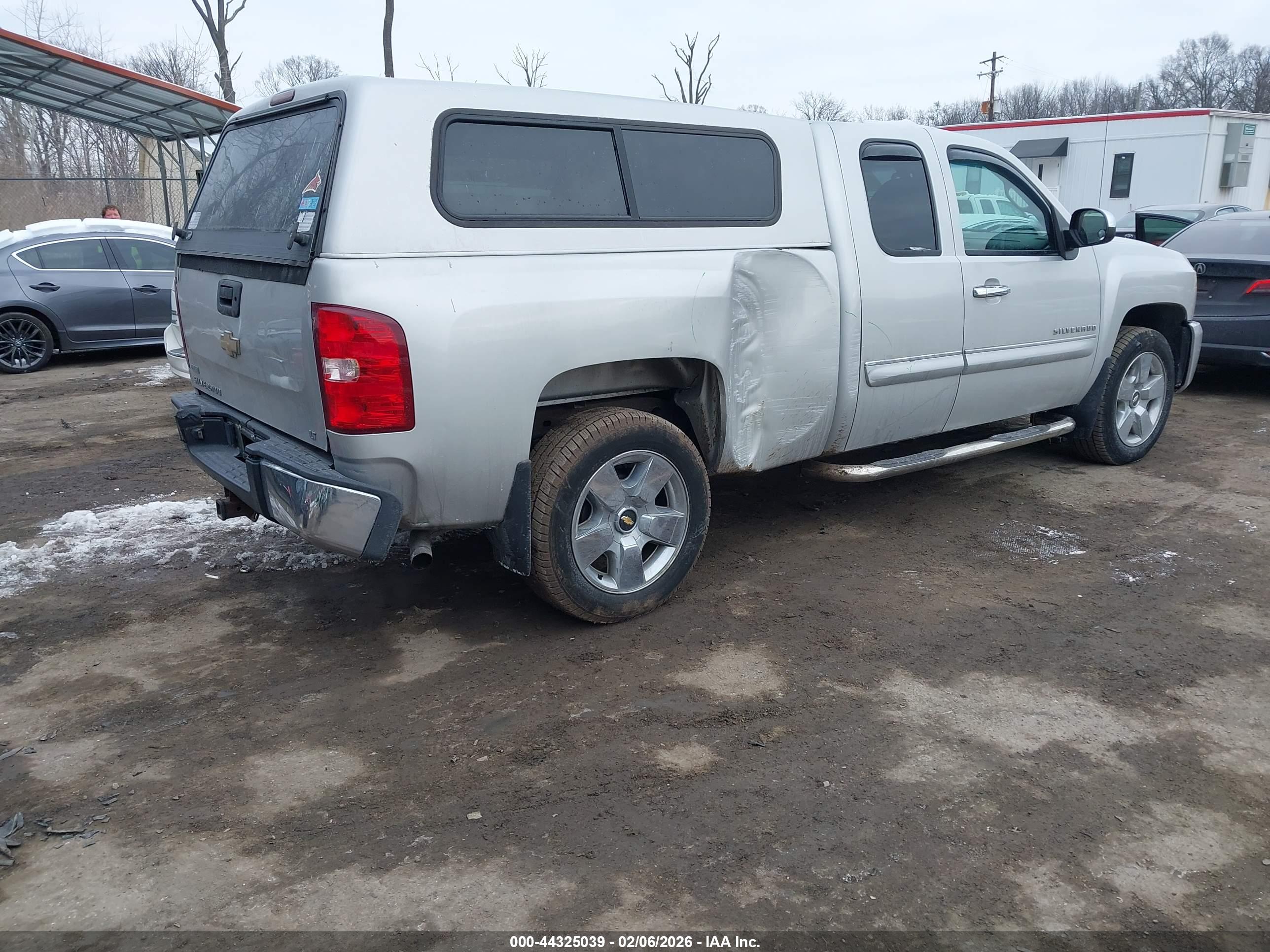 CHEVROLET SILVERADO image 4