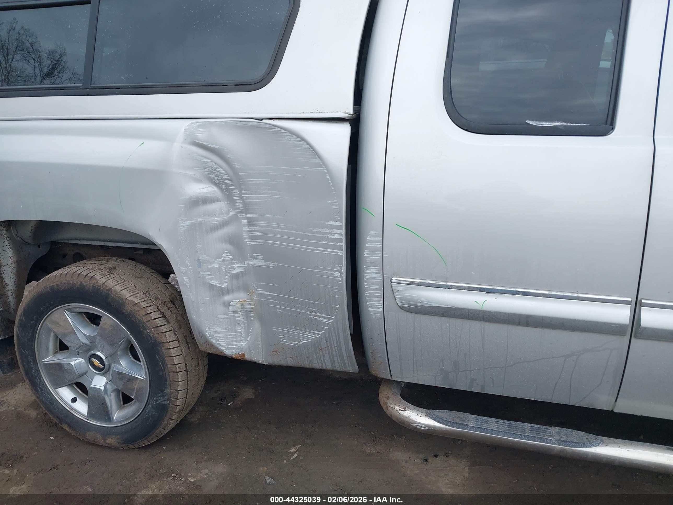 CHEVROLET SILVERADO image 6
