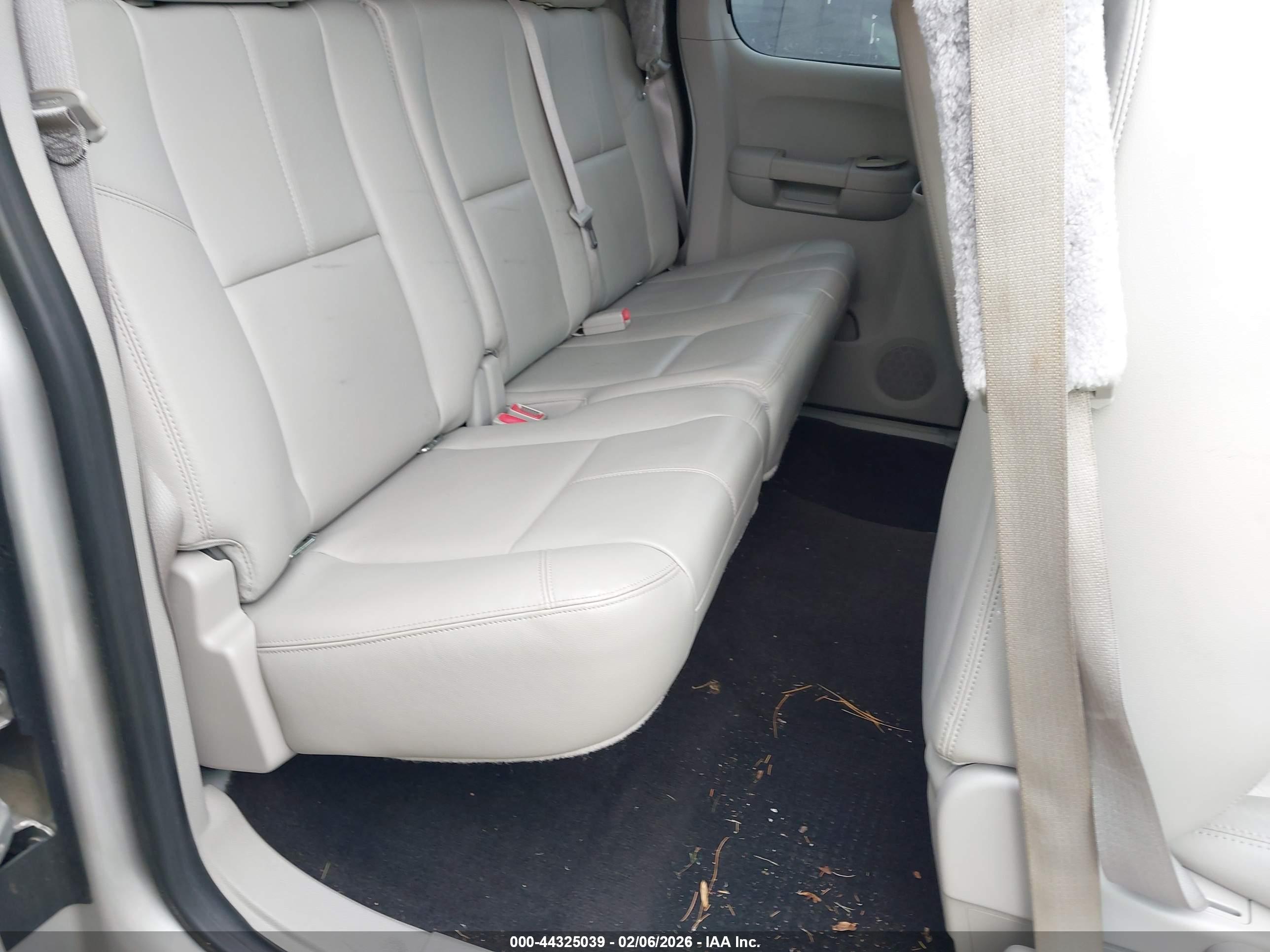CHEVROLET SILVERADO image 8