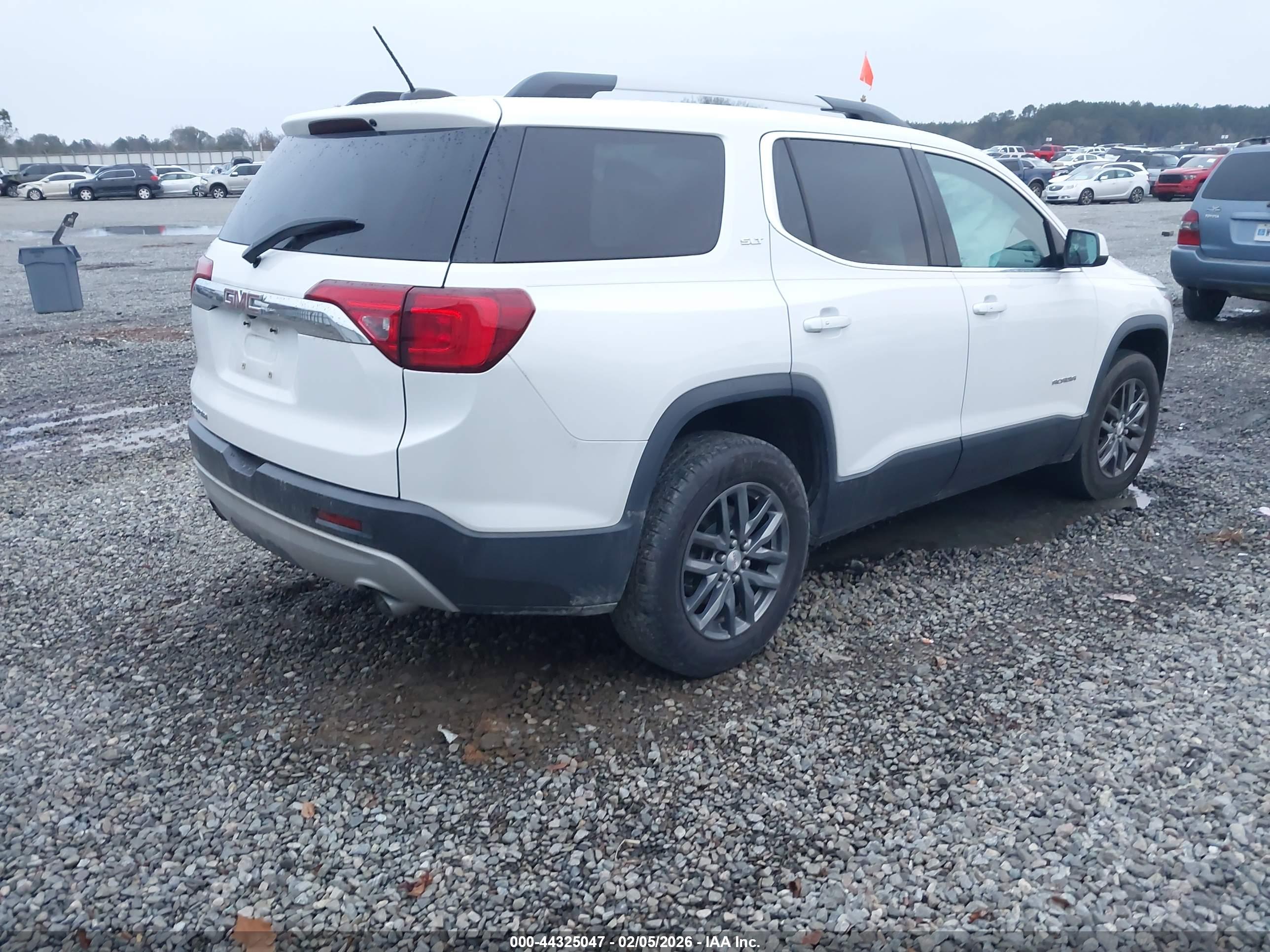 GMC ACADIA image 4