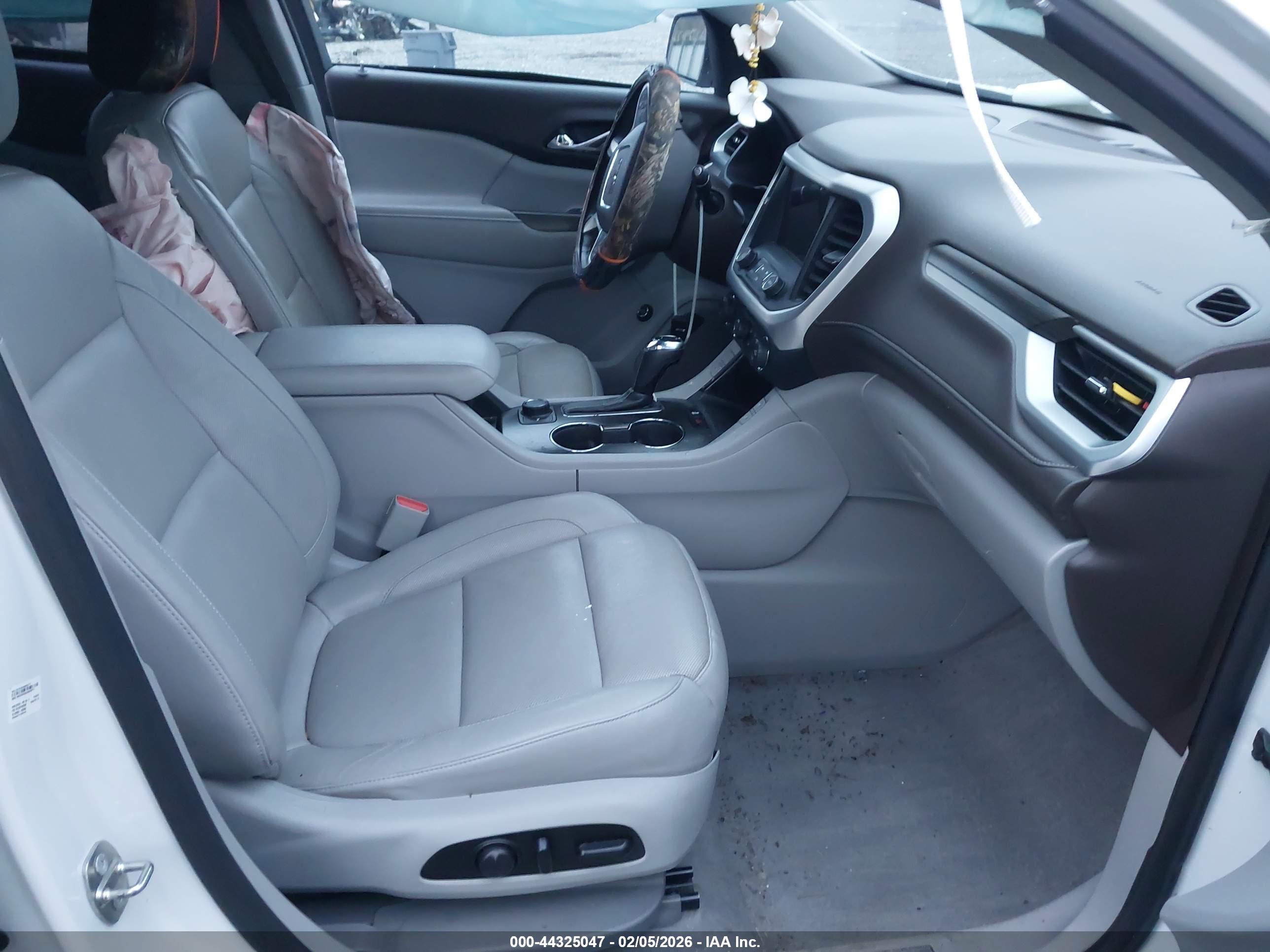 GMC ACADIA image 5