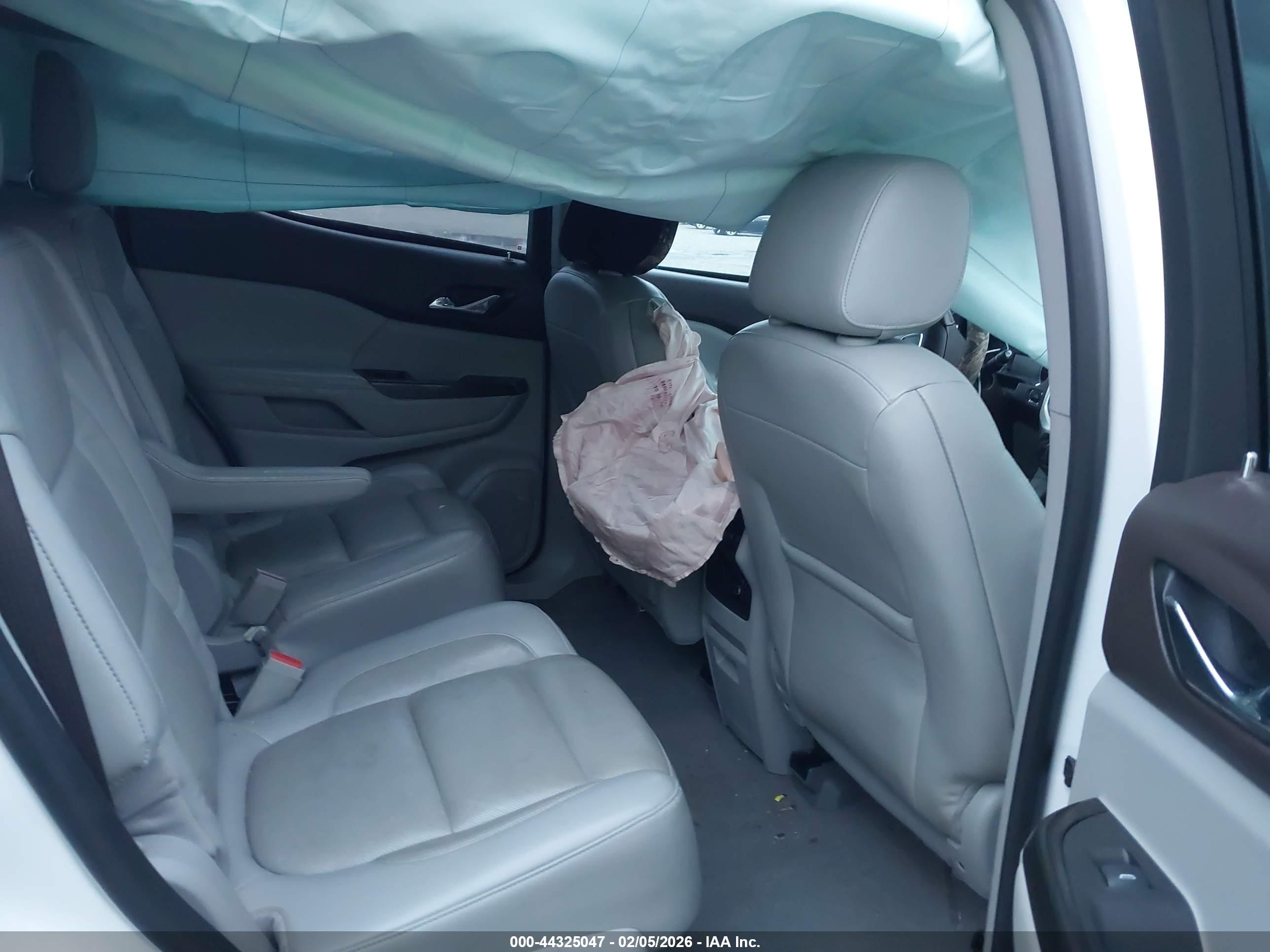 GMC ACADIA image 8