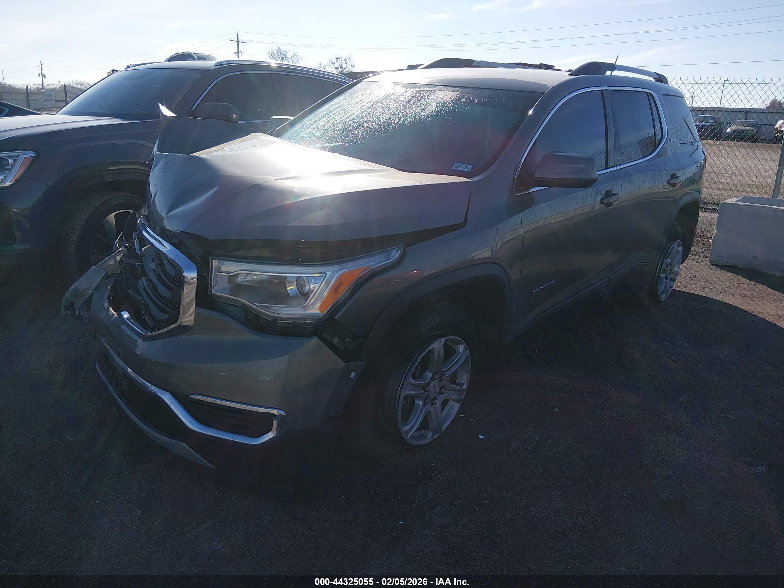 GMC ACADIA image 2