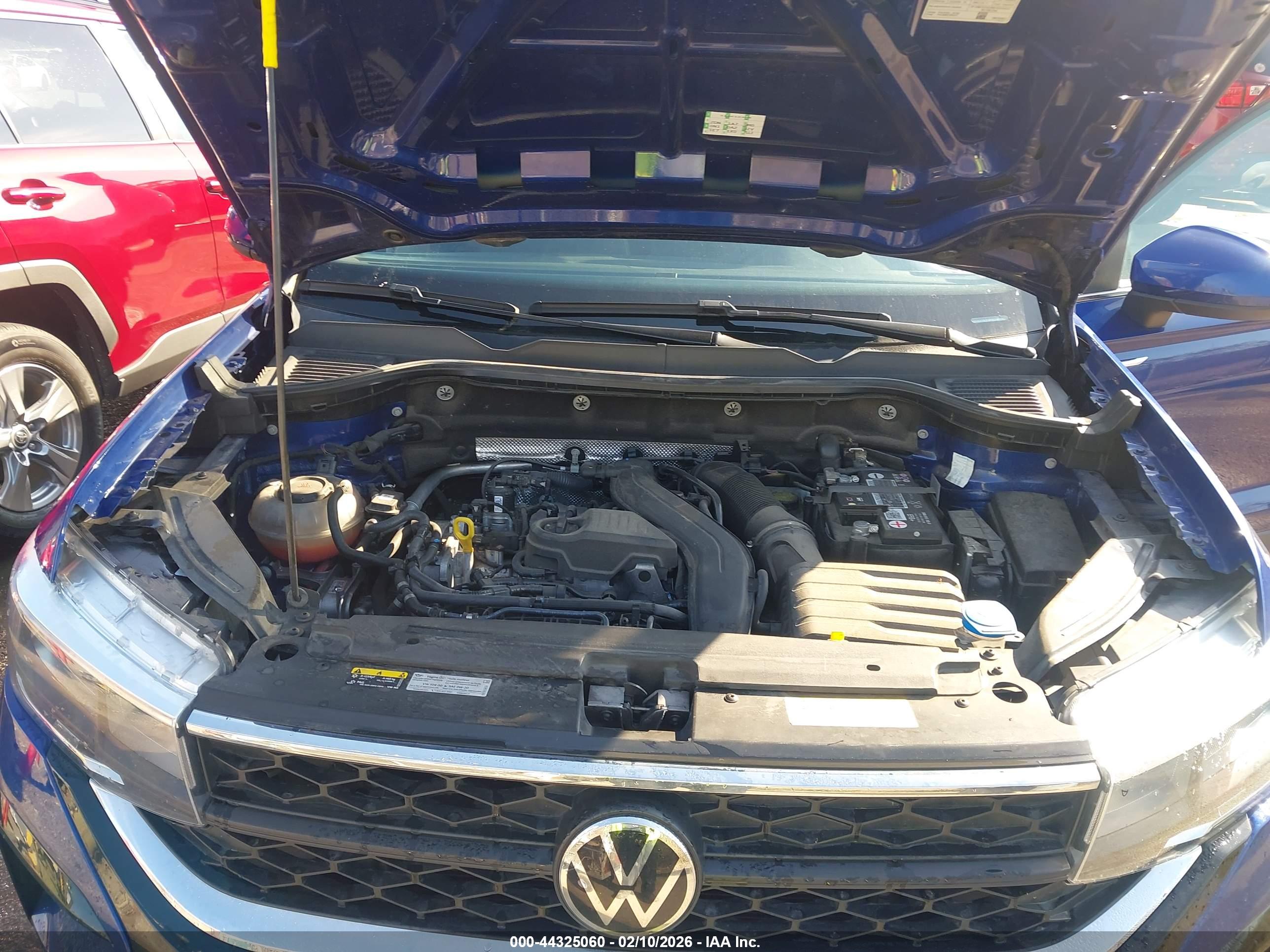 VOLKSWAGEN TAOS image 10