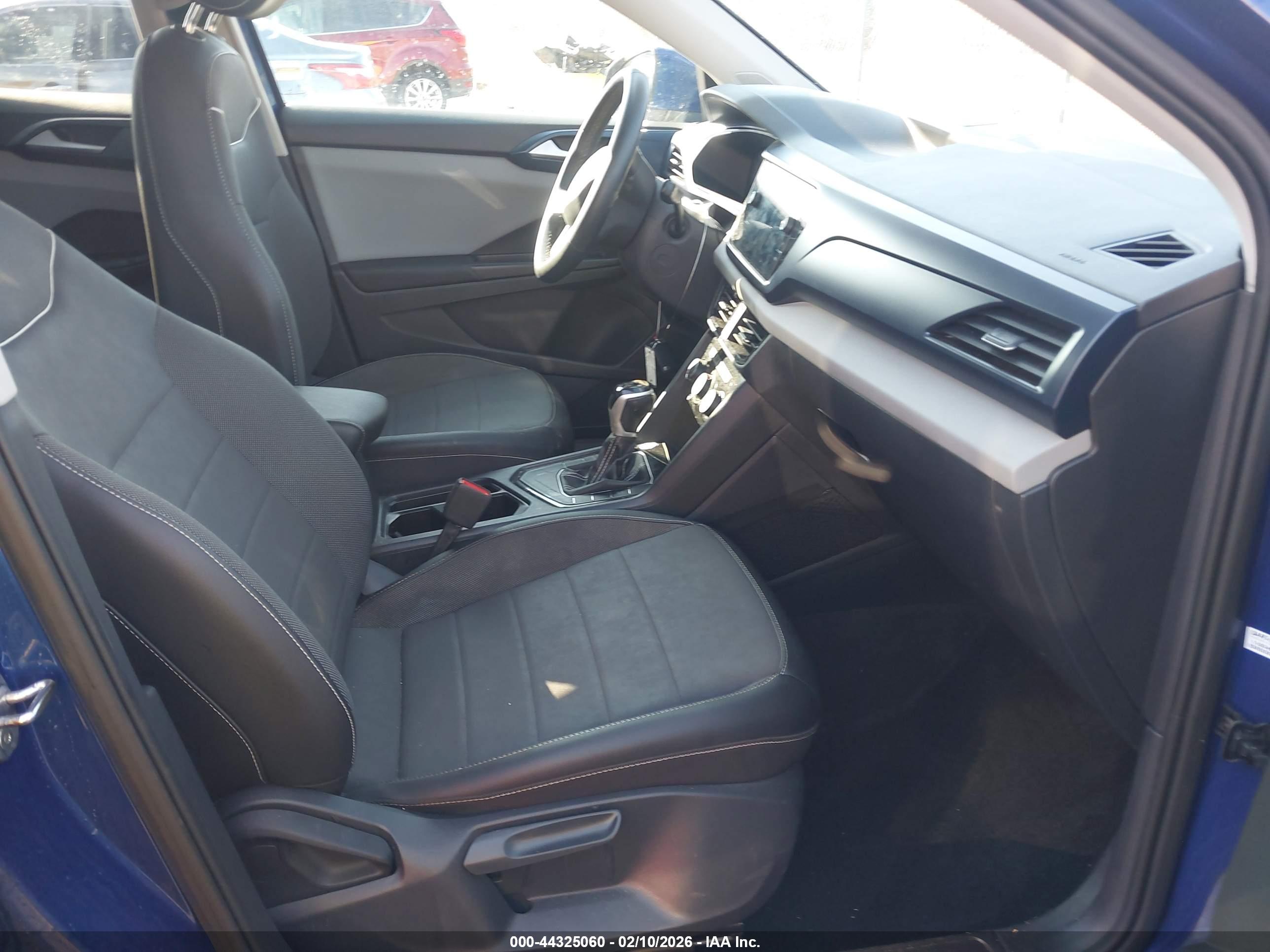VOLKSWAGEN TAOS image 5