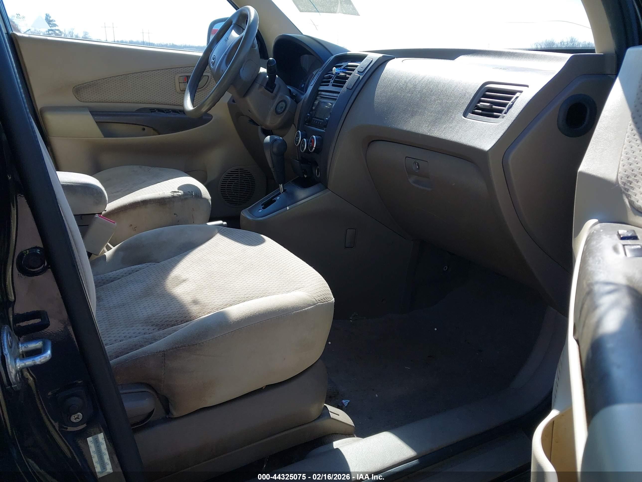 HYUNDAI TUCSON image 5