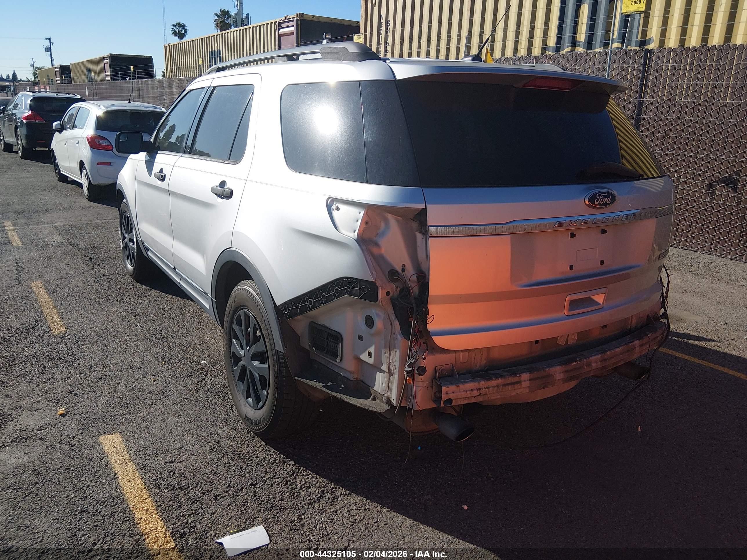 FORD EXPLORER image 3