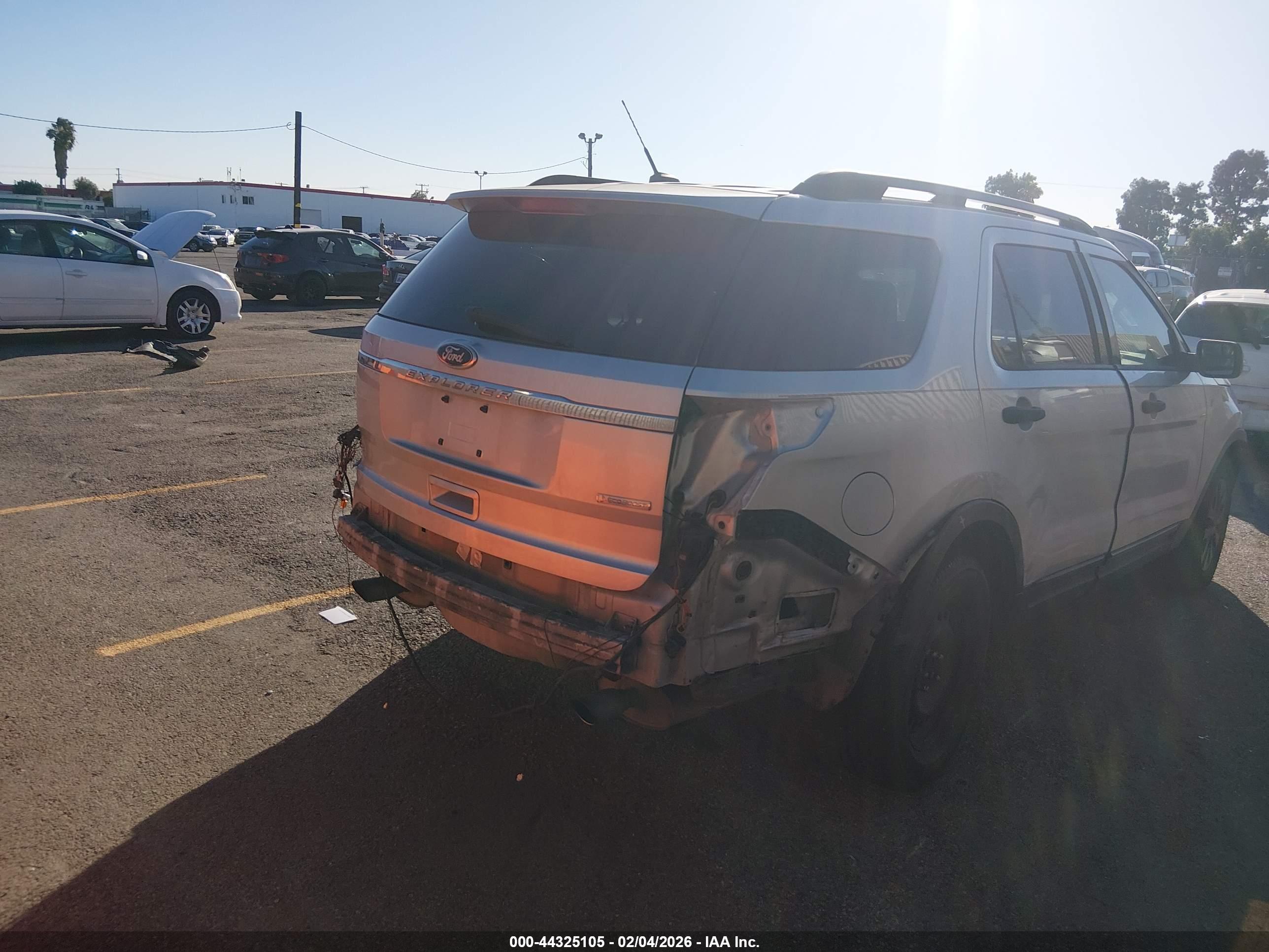 FORD EXPLORER image 4