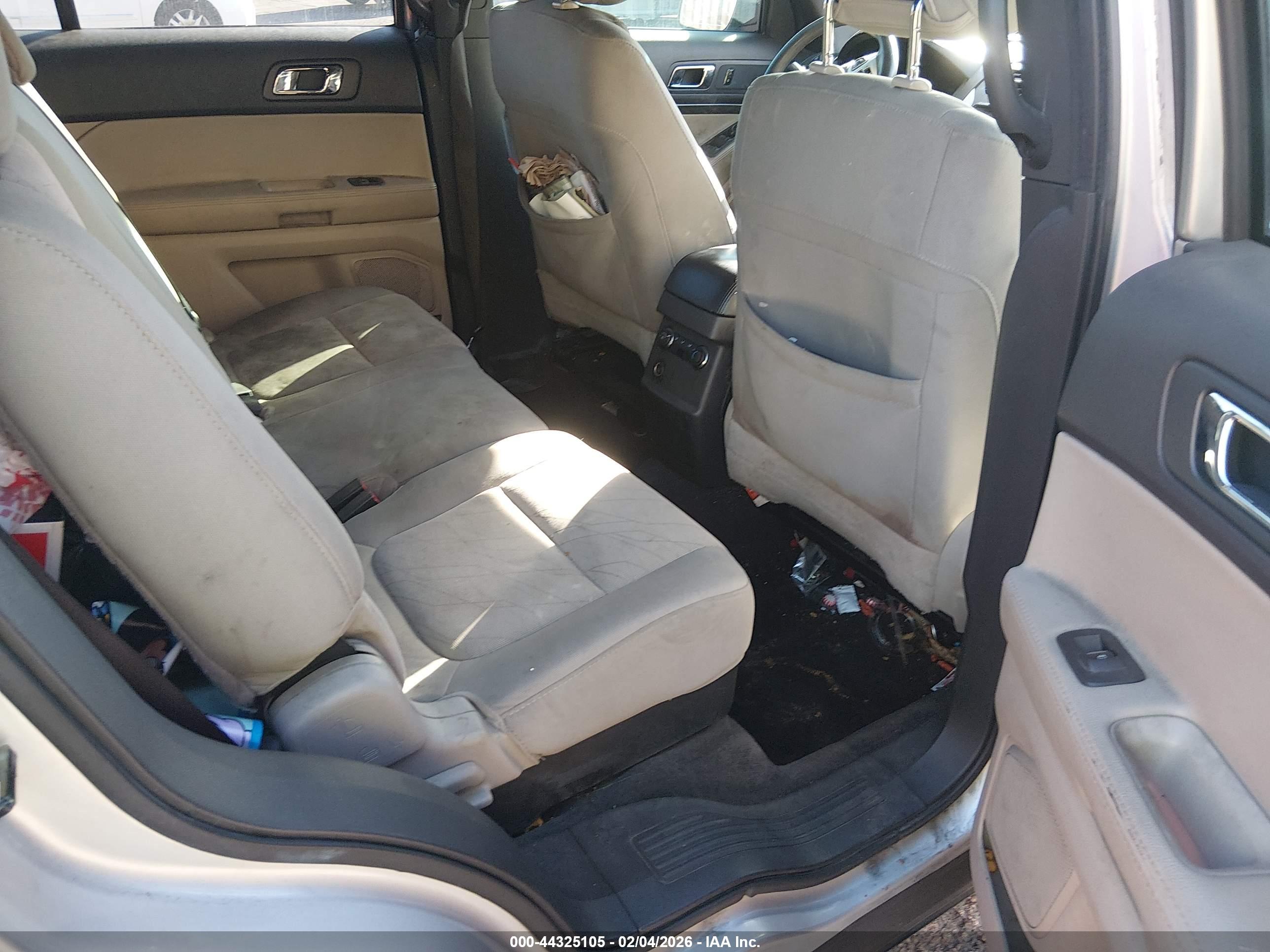 FORD EXPLORER image 8