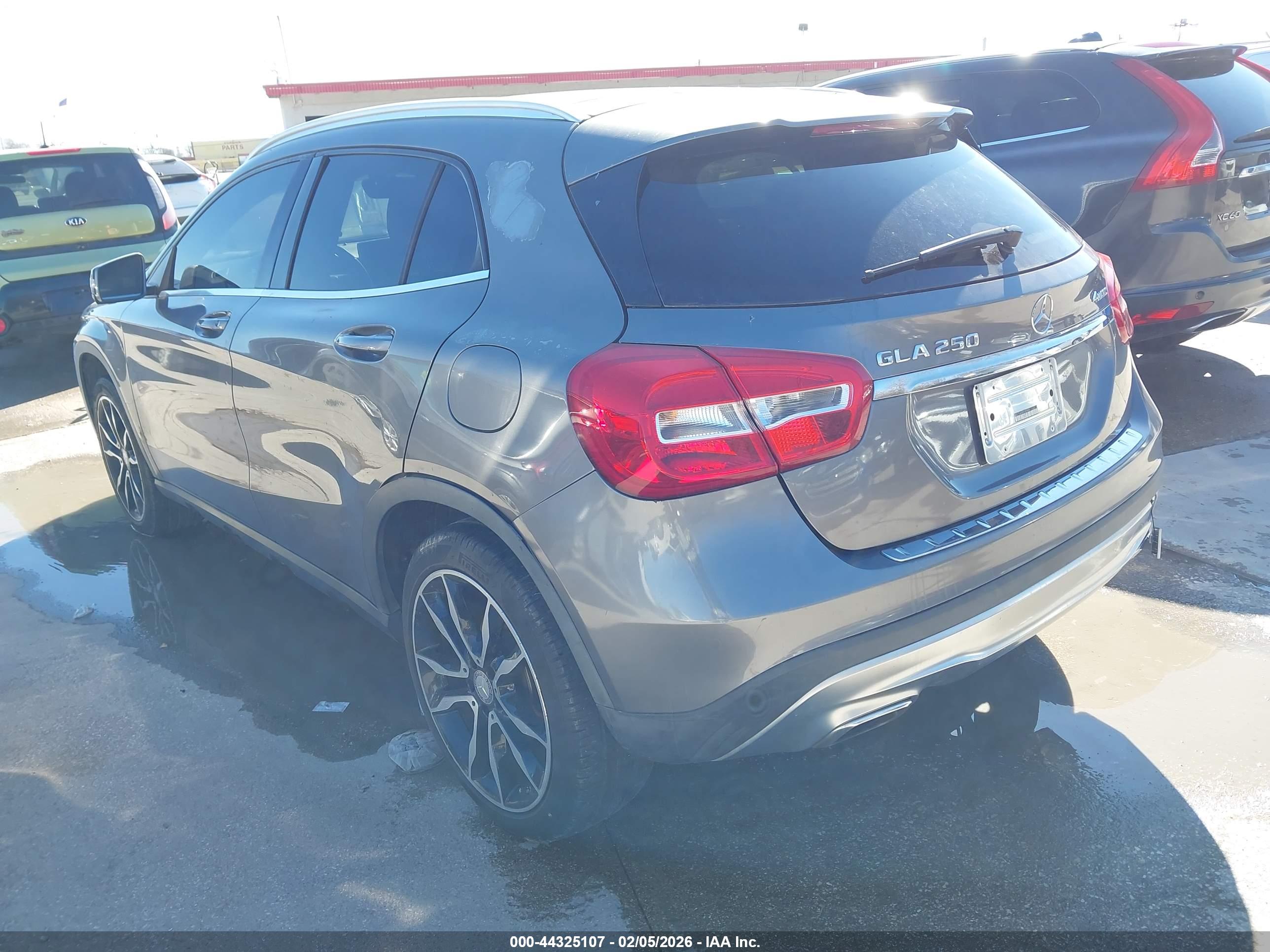 MERCEDES-BENZ GLA image 3