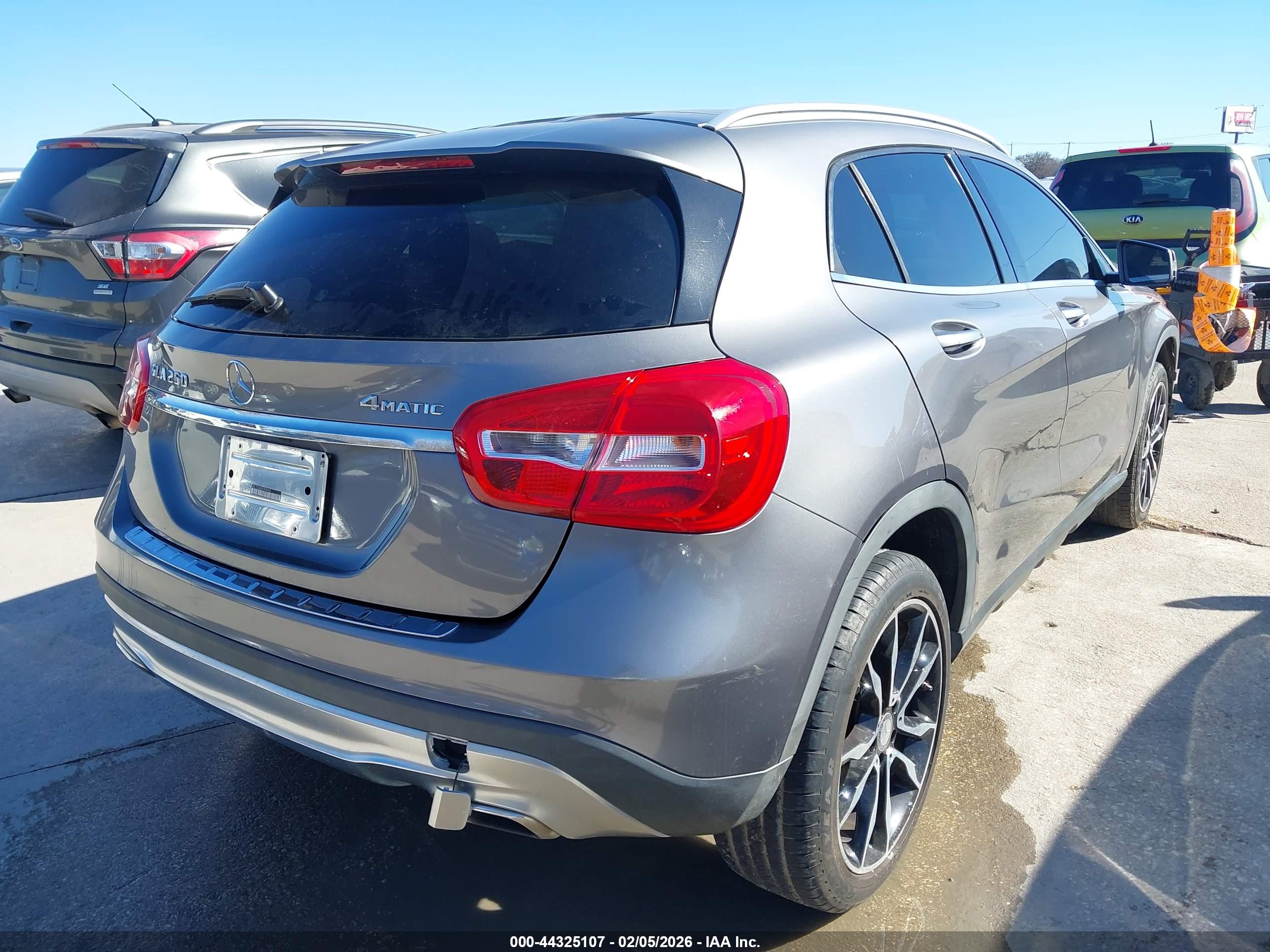 MERCEDES-BENZ GLA image 4