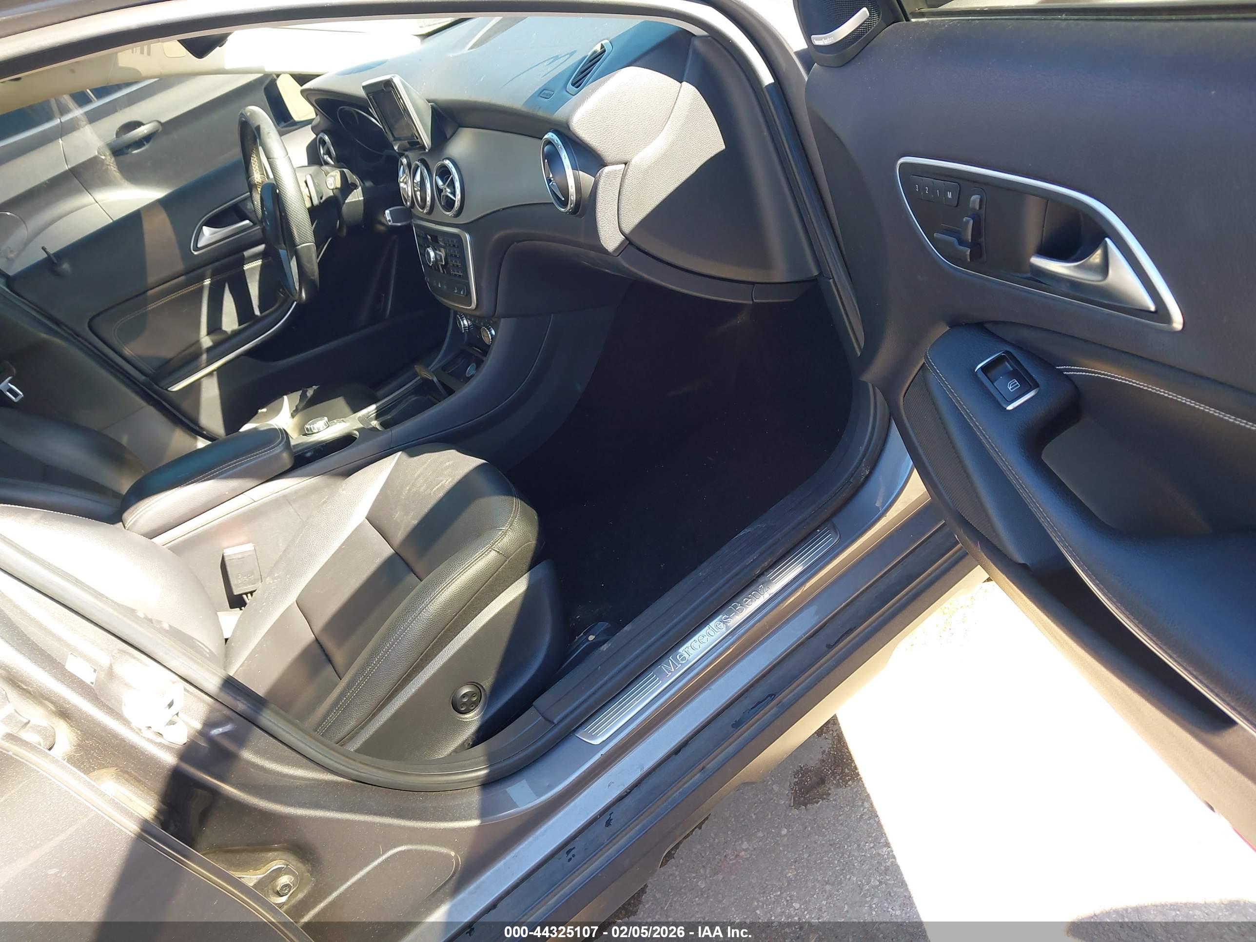 MERCEDES-BENZ GLA image 5