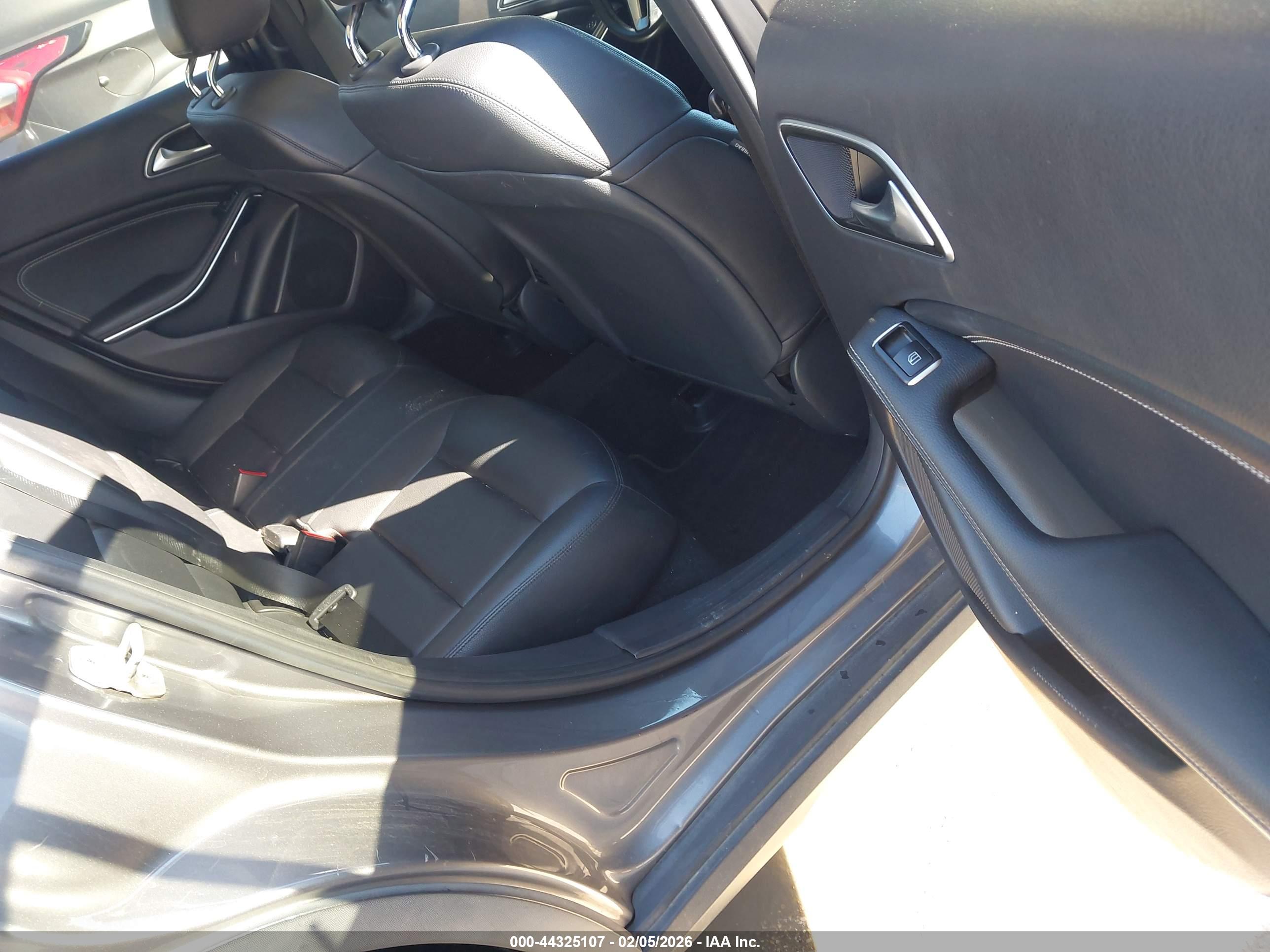 MERCEDES-BENZ GLA image 8