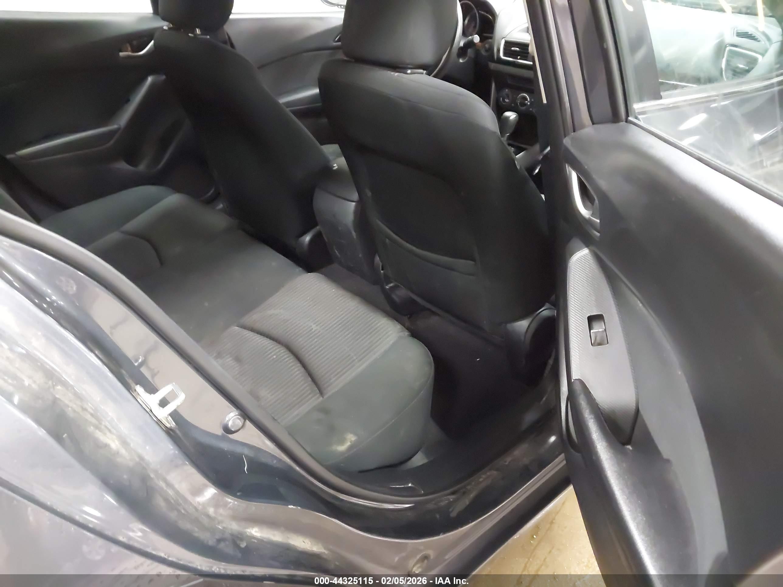 MAZDA MAZDA3 image 8