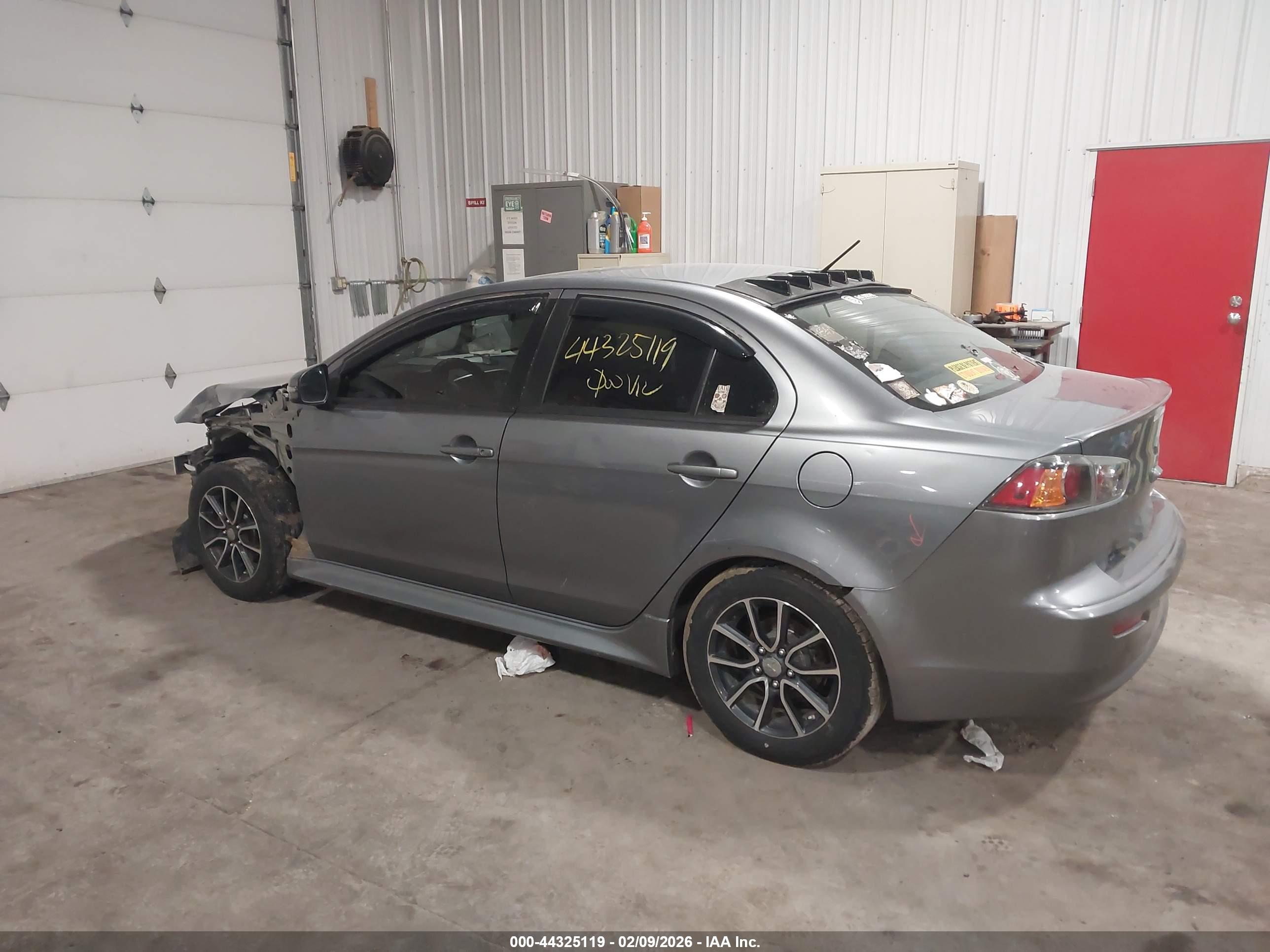 MITSUBISHI LANCER image 3