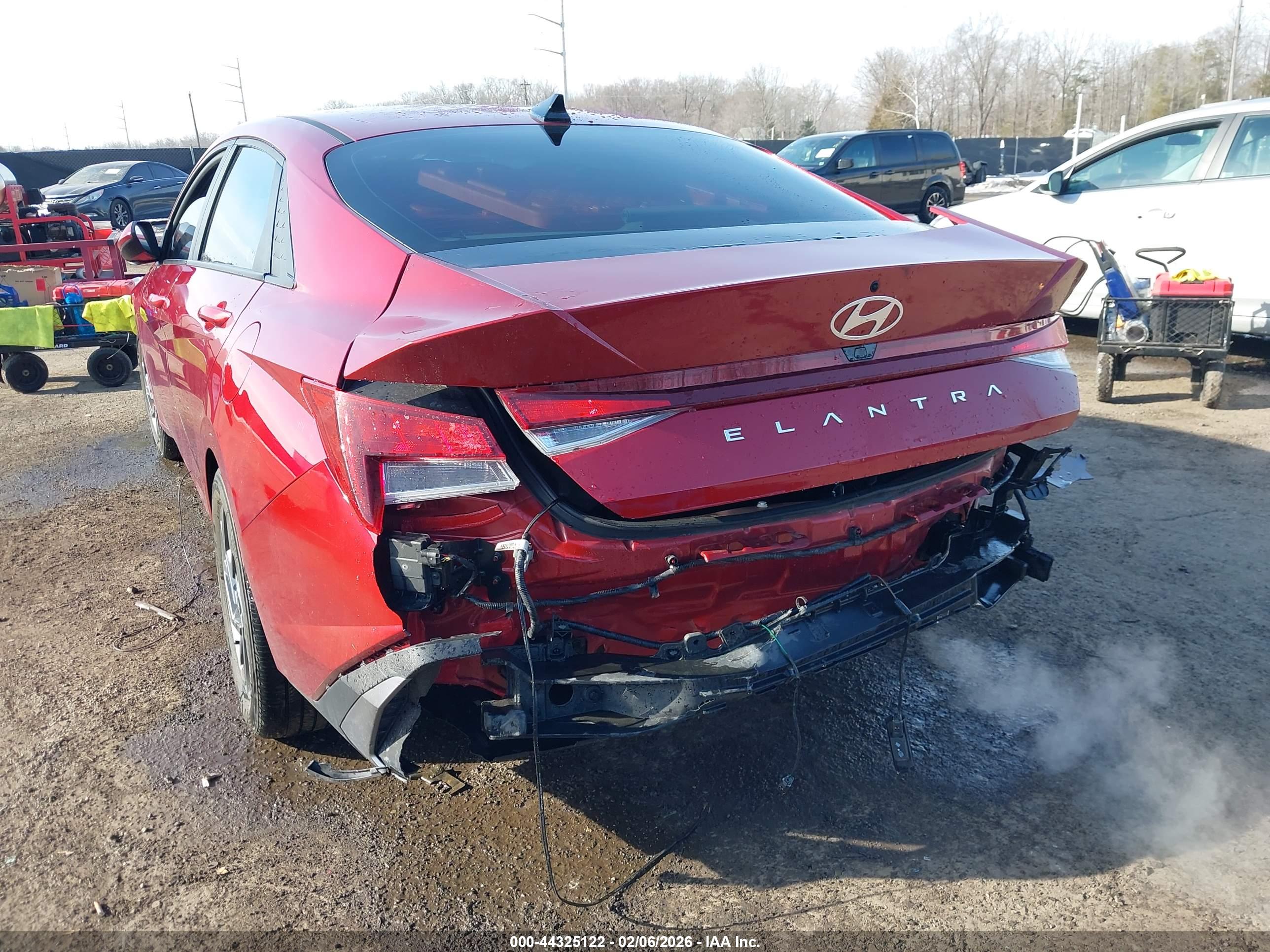 HYUNDAI ELANTRA image 6
